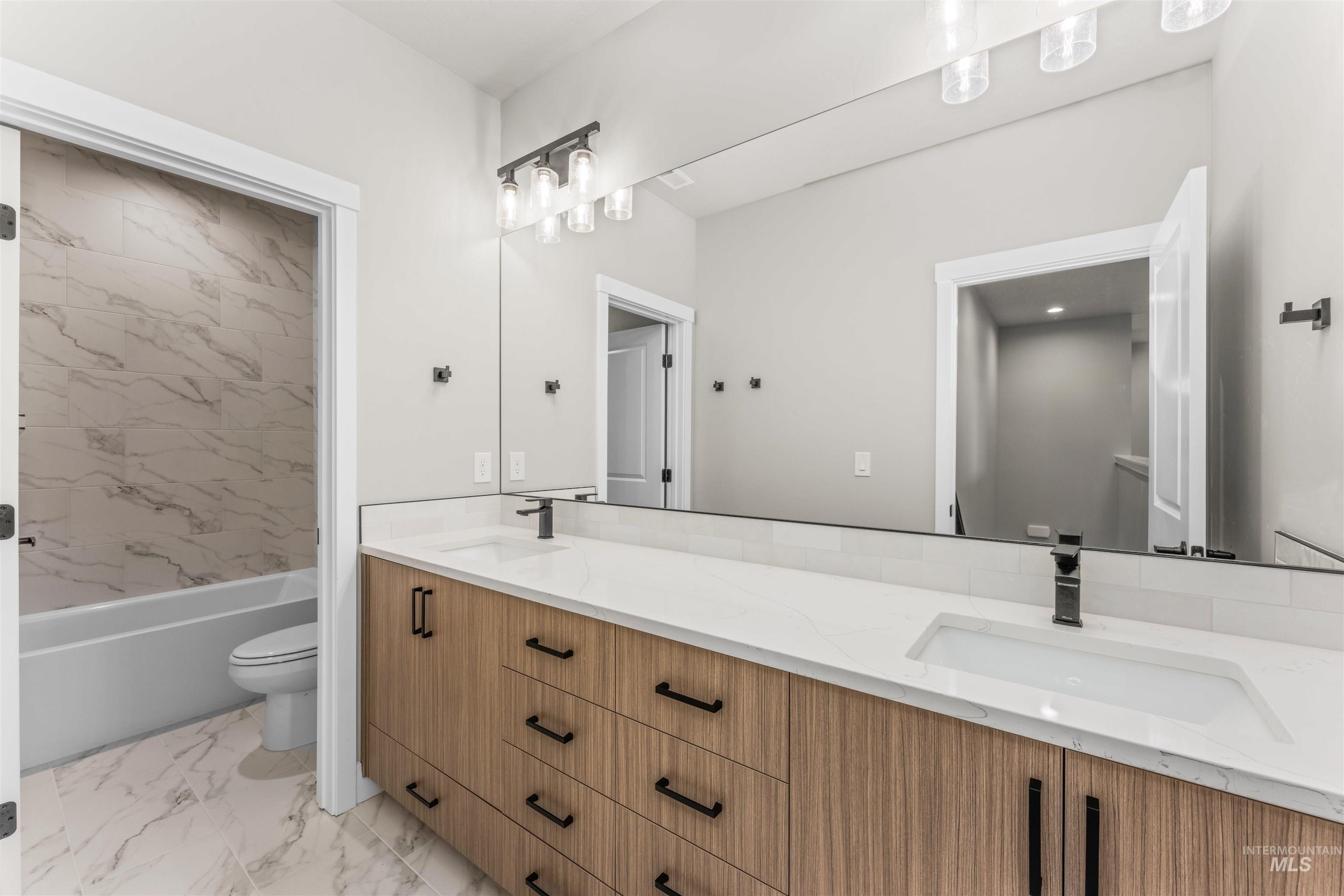 2829 Warlander, Meridian, Idaho 83642, 5 Bedrooms, 2.5 Bathrooms, Residential For Sale, Price $659,900, 98973690