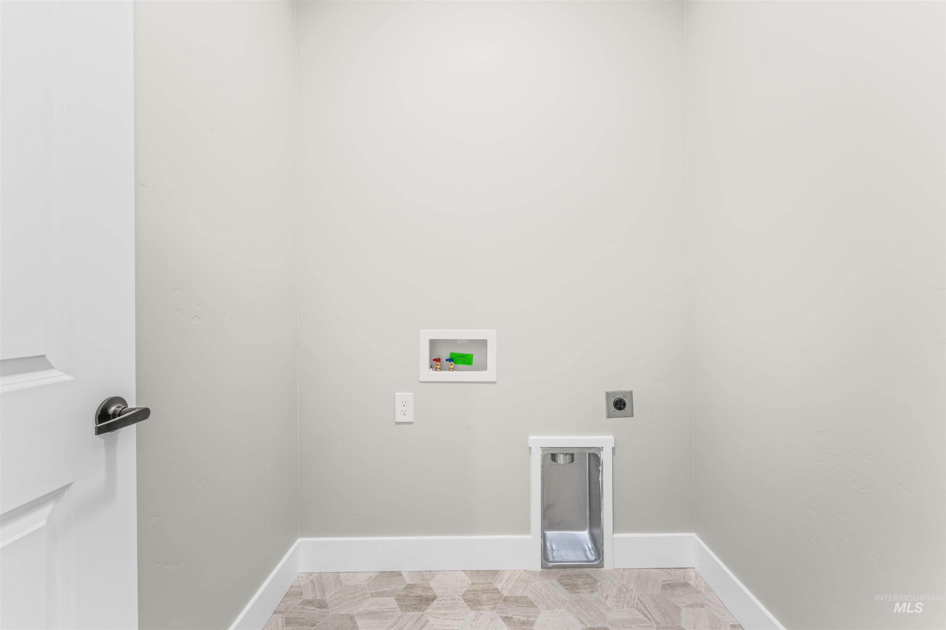 2829 Warlander, Meridian, Idaho 83642, 5 Bedrooms, 2.5 Bathrooms, Residential For Sale, Price $659,900, 98973690