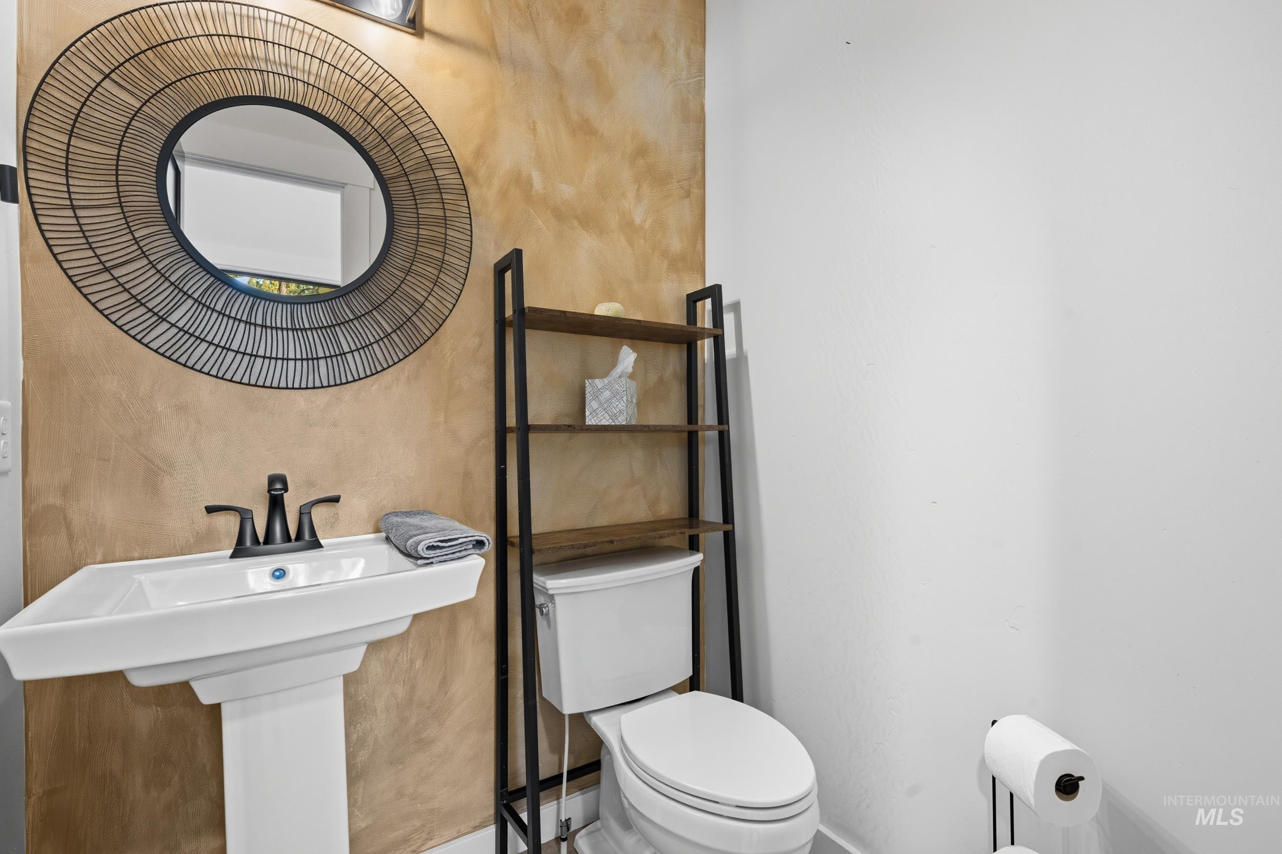 24 Rainbow Ridge, Garden Valley, Idaho 83622, 3 Bedrooms, 2.5 Bathrooms, Residential For Sale, Price $625,000,MLS 98973692