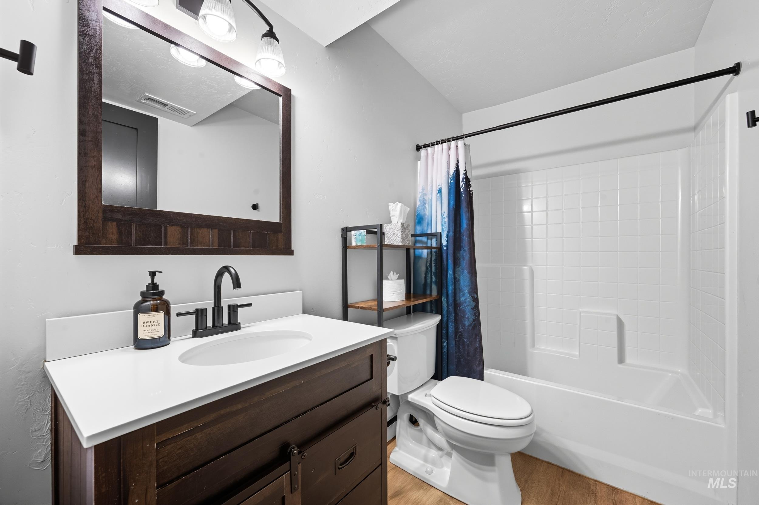 24 Rainbow Ridge, Garden Valley, Idaho 83622, 3 Bedrooms, 2.5 Bathrooms, Residential For Sale, Price $625,000,MLS 98973692