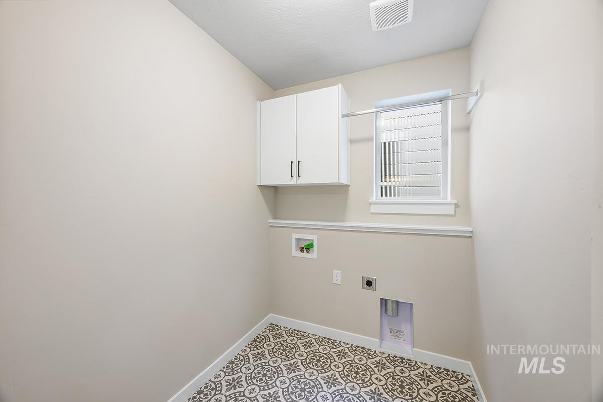 212 W Broyhill St., Meridian, Idaho 83642, 4 Bedrooms, 2.5 Bathrooms, Residential For Sale, Price $464,800,MLS 98973694