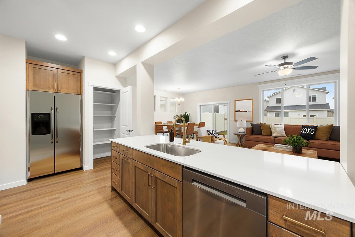 212 W Broyhill St., Meridian, Idaho 83642, 4 Bedrooms, 2.5 Bathrooms, Residential For Sale, Price $464,800,MLS 98973694