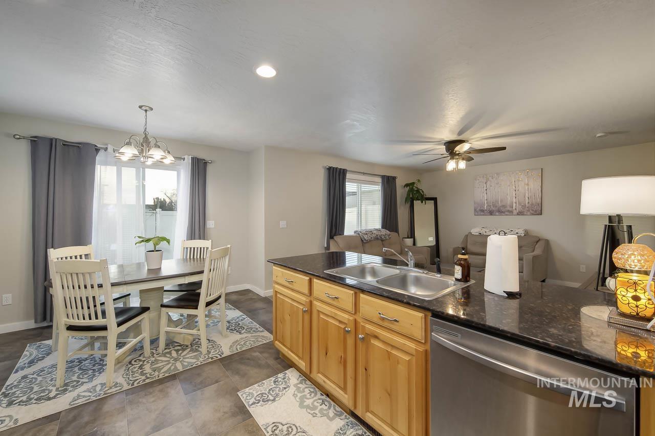 1177 S Barberry Pl, Nampa, Idaho 83686, 3 Bedrooms, 2.5 Bathrooms, Residential For Sale, Price $299,900,MLS 98973700