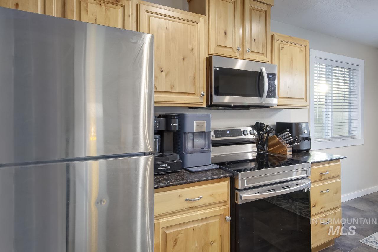 1177 S Barberry Pl, Nampa, Idaho 83686, 3 Bedrooms, 2.5 Bathrooms, Residential For Sale, Price $299,900,MLS 98973700