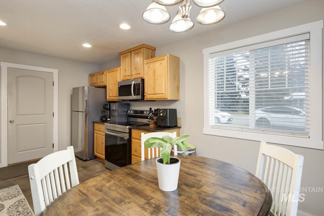 1177 S Barberry Pl, Nampa, Idaho 83686, 3 Bedrooms, 2.5 Bathrooms, Residential For Sale, Price $299,900,MLS 98973700