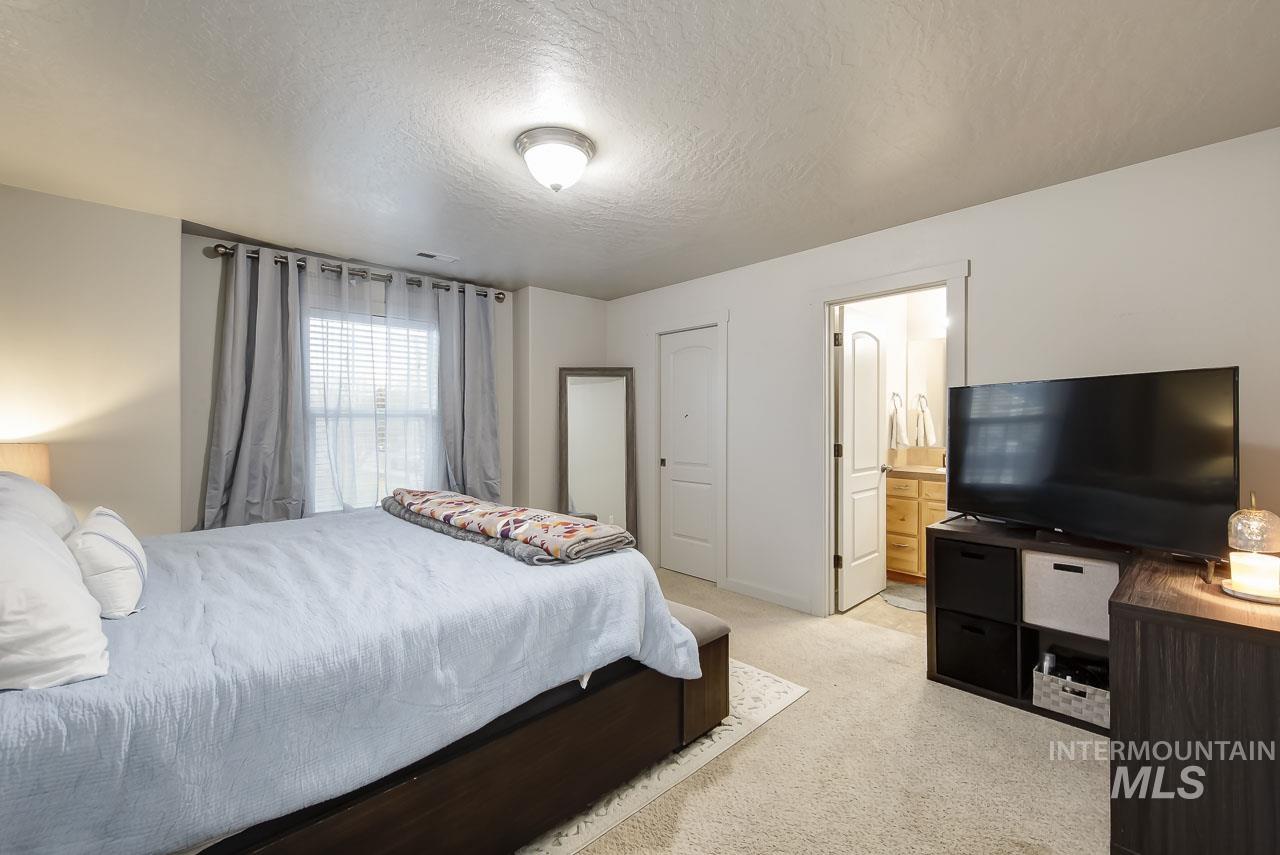 1177 S Barberry Pl, Nampa, Idaho 83686, 3 Bedrooms, 2.5 Bathrooms, Residential For Sale, Price $299,900,MLS 98973700