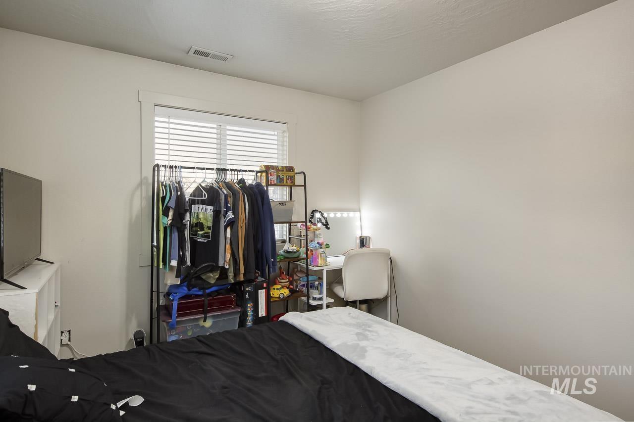 1177 S Barberry Pl, Nampa, Idaho 83686, 3 Bedrooms, 2.5 Bathrooms, Residential For Sale, Price $299,900,MLS 98973700