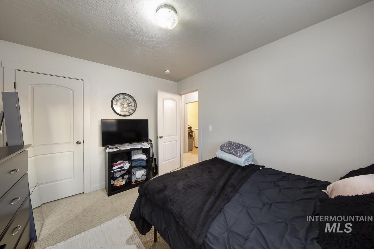 1177 S Barberry Pl, Nampa, Idaho 83686, 3 Bedrooms, 2.5 Bathrooms, Residential For Sale, Price $299,900,MLS 98973700