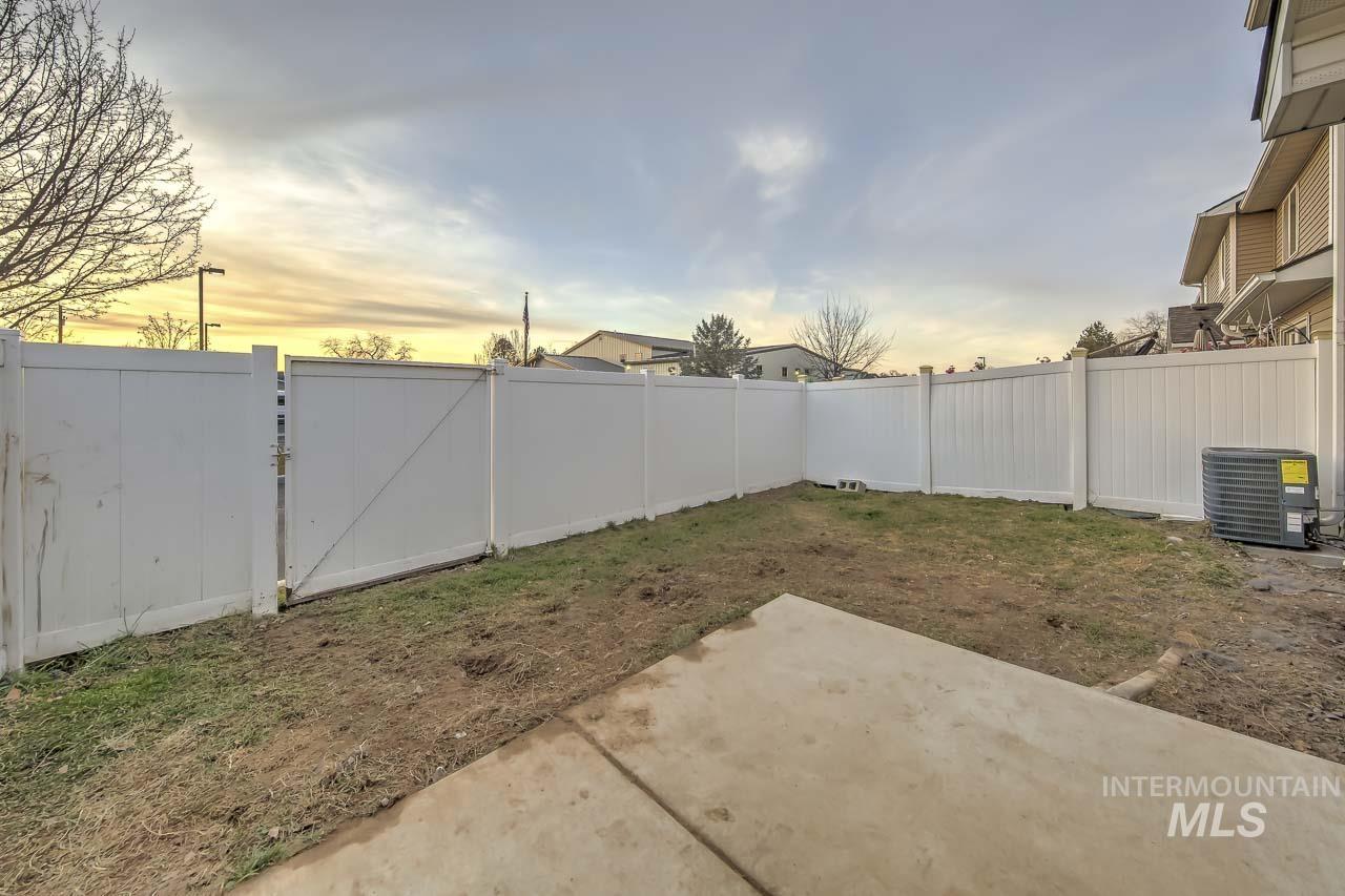 1177 S Barberry Pl, Nampa, Idaho 83686, 3 Bedrooms, 2.5 Bathrooms, Residential For Sale, Price $299,900,MLS 98973700