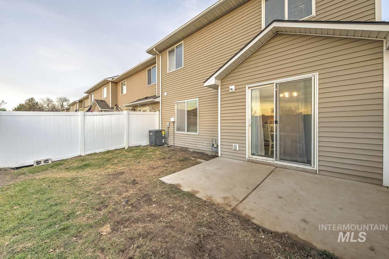 1177 S Barberry Pl, Nampa, Idaho 83686, 3 Bedrooms, 2.5 Bathrooms, Residential For Sale, Price $299,900,MLS 98973700