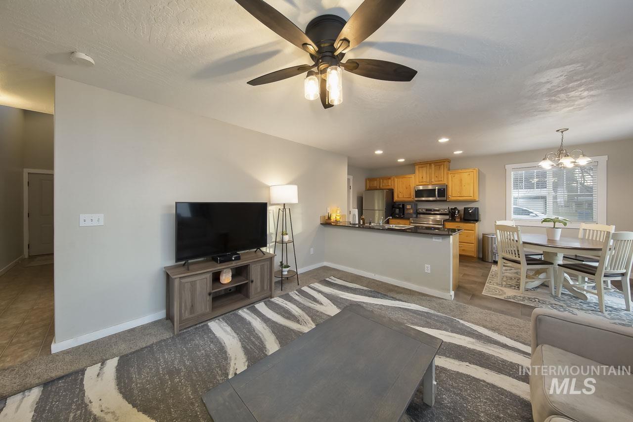 1177 S Barberry Pl, Nampa, Idaho 83686, 3 Bedrooms, 2.5 Bathrooms, Residential For Sale, Price $299,900,MLS 98973700