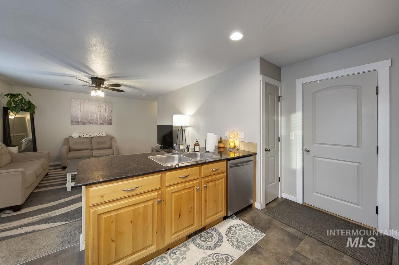 1177 S Barberry Pl, Nampa, Idaho 83686, 3 Bedrooms, 2.5 Bathrooms, Residential For Sale, Price $299,900,MLS 98973700