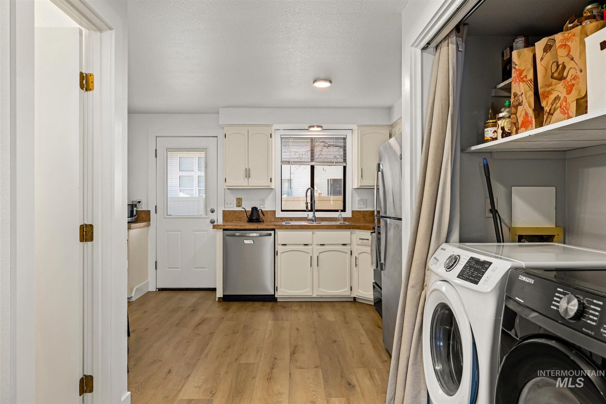 2850 S Abbs Lane, Boise, Idaho 83705, 2 Bedrooms, 1.5 Bathrooms, Residential For Sale, Price $274,990,MLS 98973701