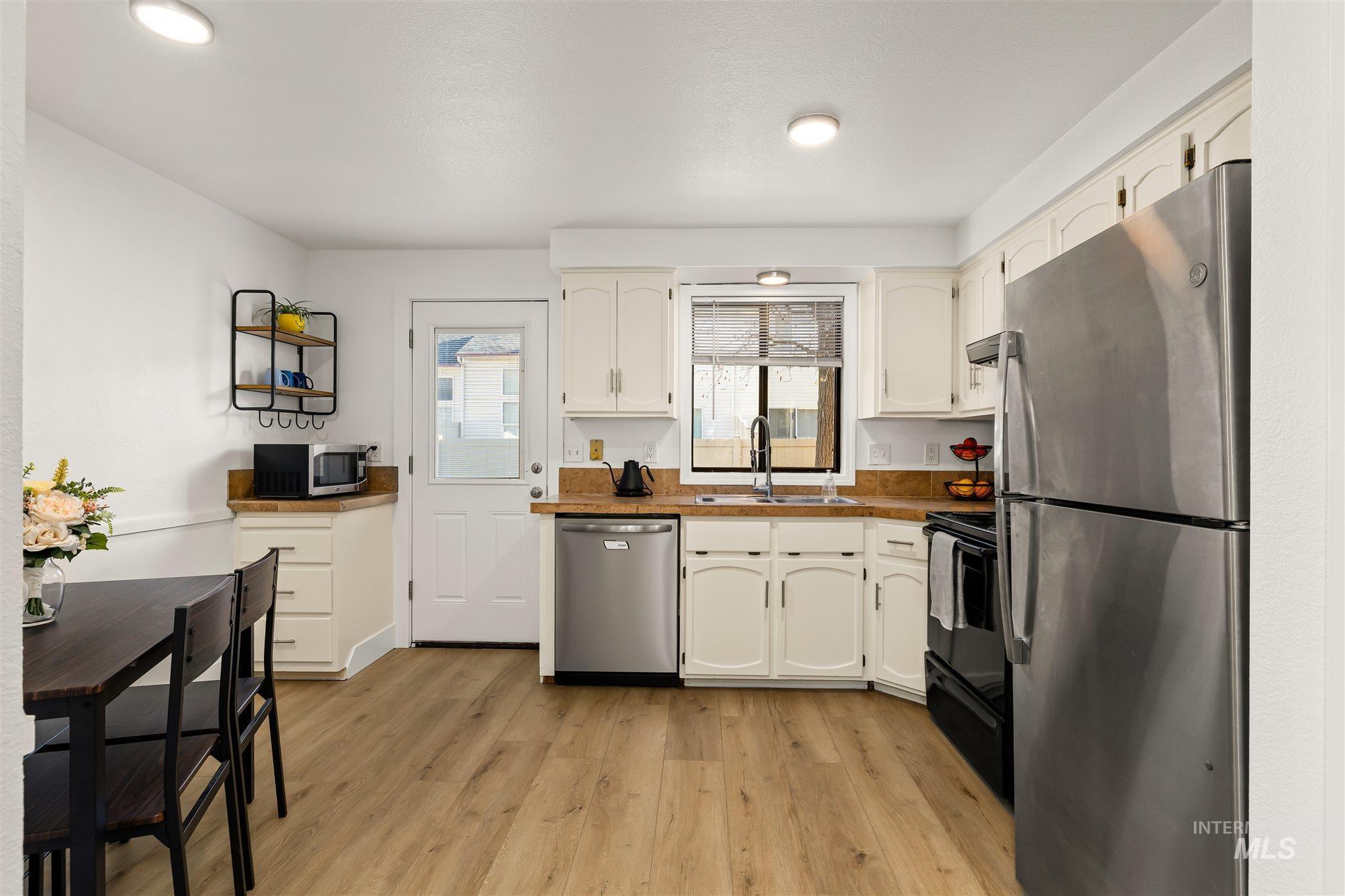 2850 S Abbs Lane, Boise, Idaho 83705, 2 Bedrooms, 1.5 Bathrooms, Residential For Sale, Price $274,990,MLS 98973701