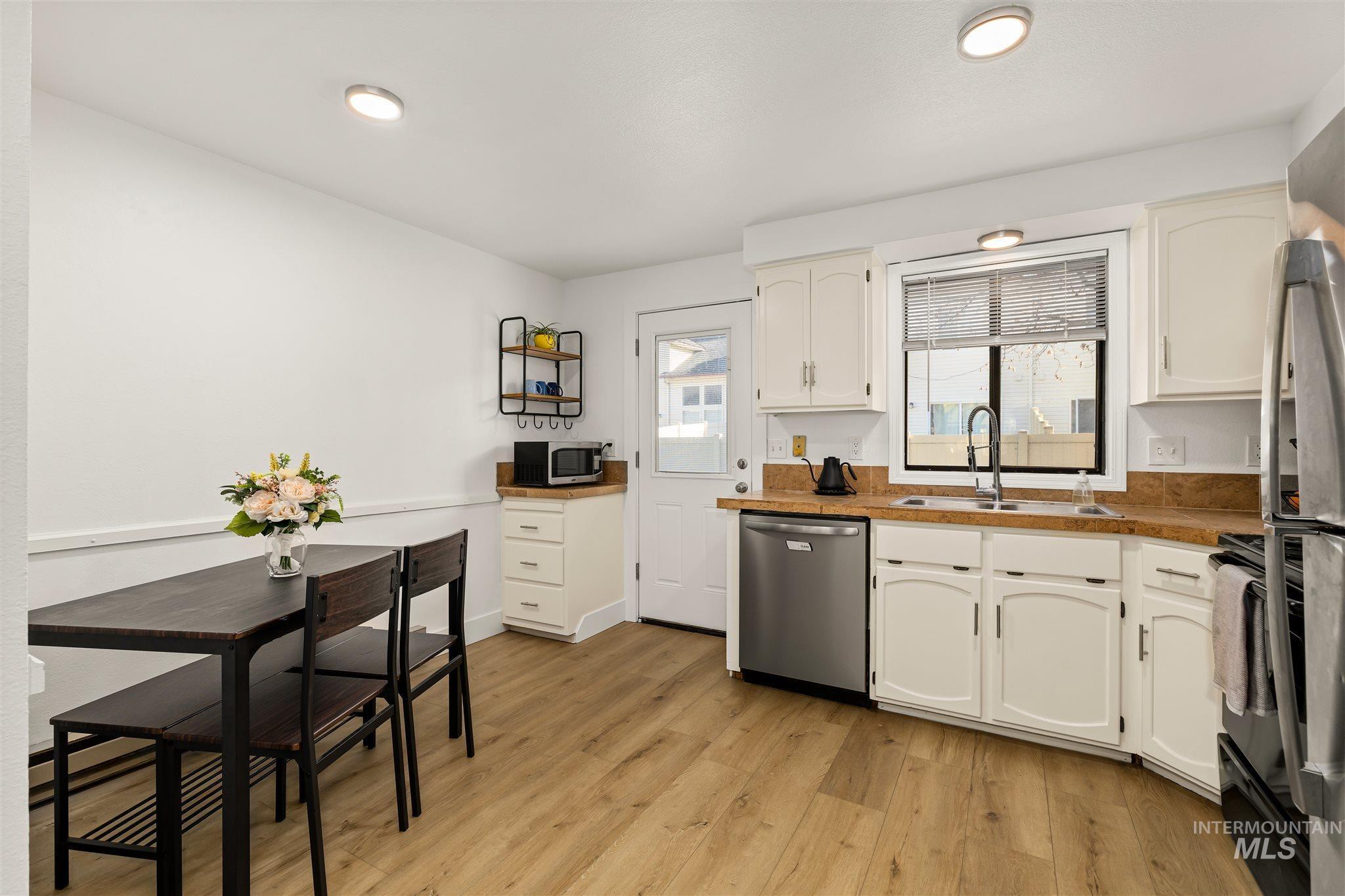 2850 S Abbs Lane, Boise, Idaho 83705, 2 Bedrooms, 1.5 Bathrooms, Residential For Sale, Price $274,990,MLS 98973701