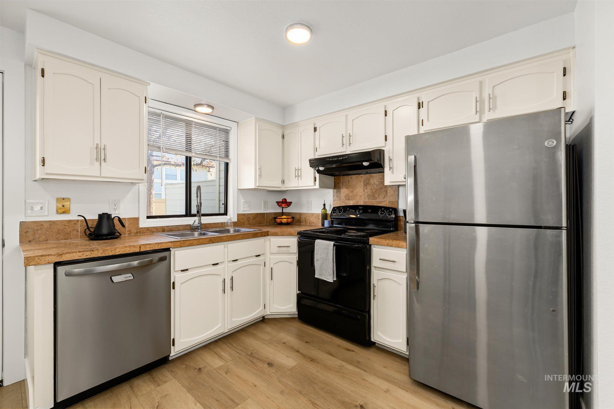 2850 S Abbs Lane, Boise, Idaho 83705, 2 Bedrooms, 1.5 Bathrooms, Residential For Sale, Price $274,990,MLS 98973701