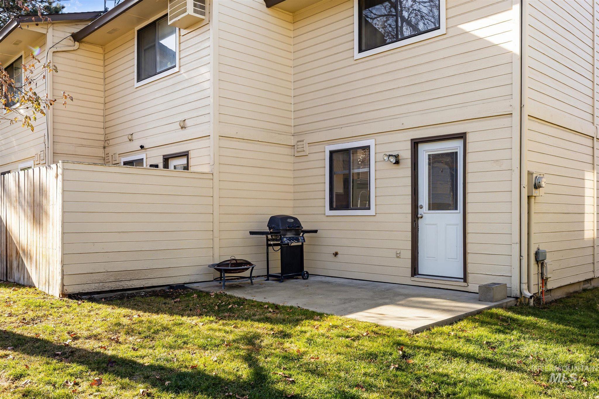 2850 S Abbs Lane, Boise, Idaho 83705, 2 Bedrooms, 1.5 Bathrooms, Residential For Sale, Price $274,990,MLS 98973701