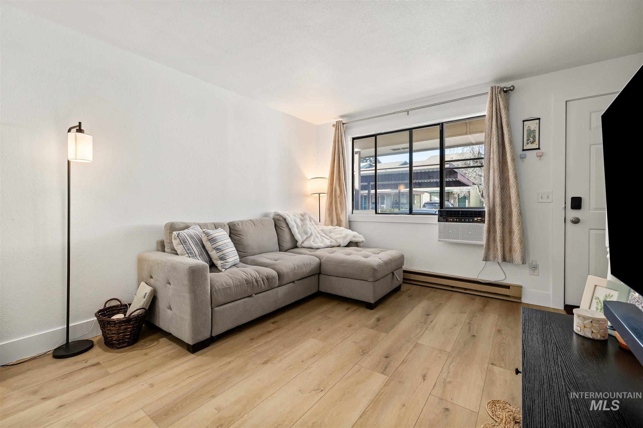 2850 S Abbs Lane, Boise, Idaho 83705, 2 Bedrooms, 1.5 Bathrooms, Residential For Sale, Price $274,990,MLS 98973701