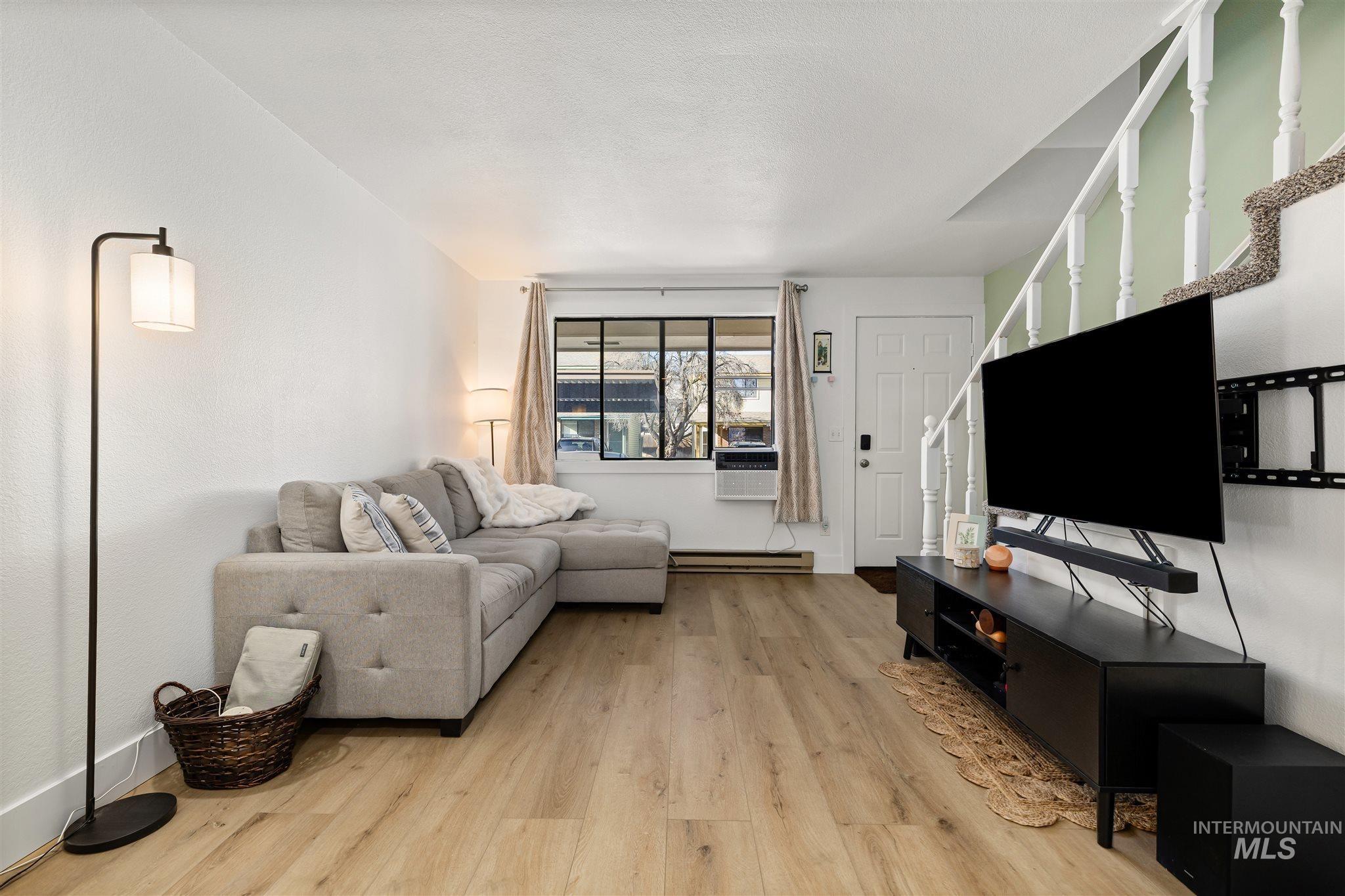 2850 S Abbs Lane, Boise, Idaho 83705, 2 Bedrooms, 1.5 Bathrooms, Residential For Sale, Price $274,990,MLS 98973701