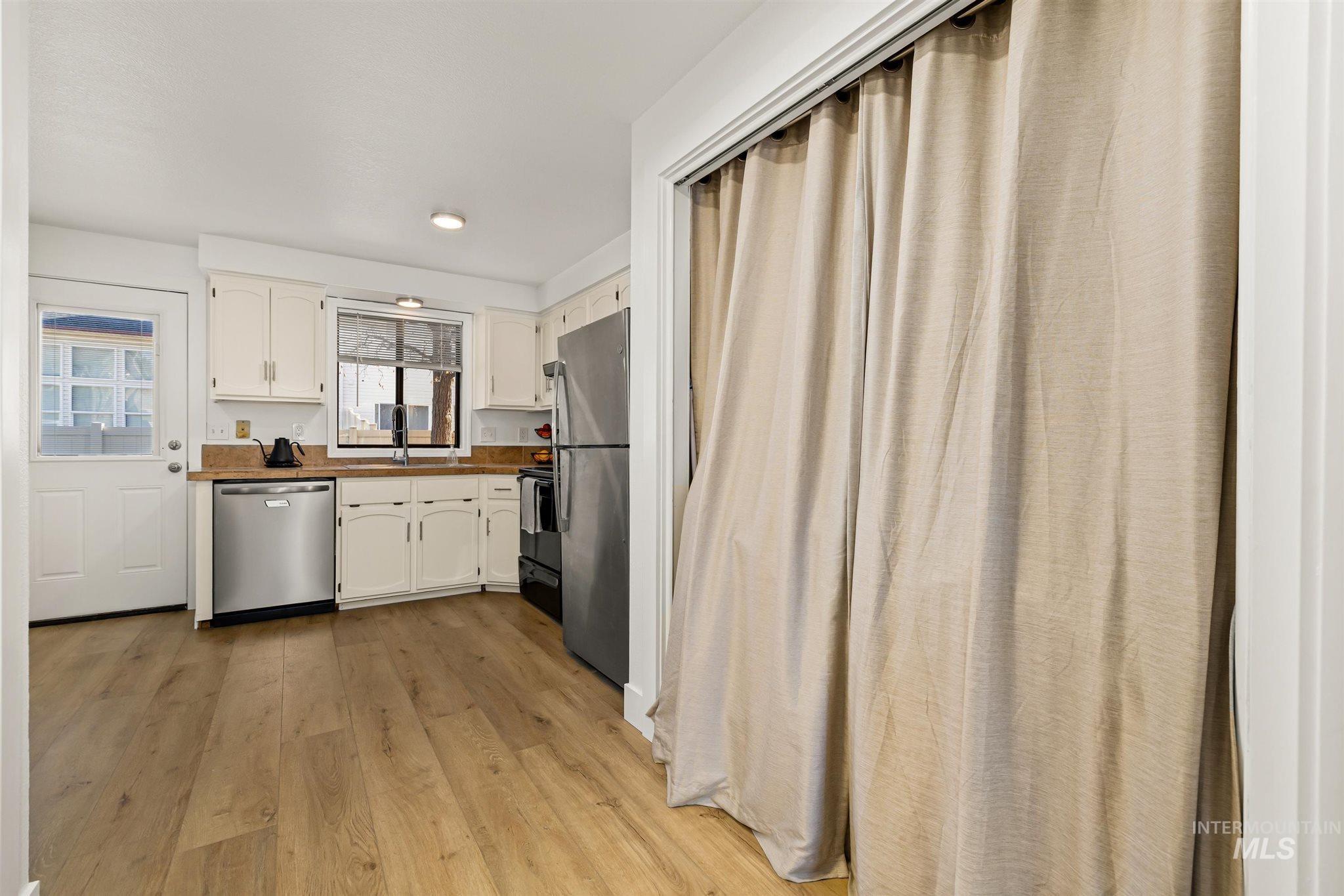 2850 S Abbs Lane, Boise, Idaho 83705, 2 Bedrooms, 1.5 Bathrooms, Residential For Sale, Price $274,990,MLS 98973701