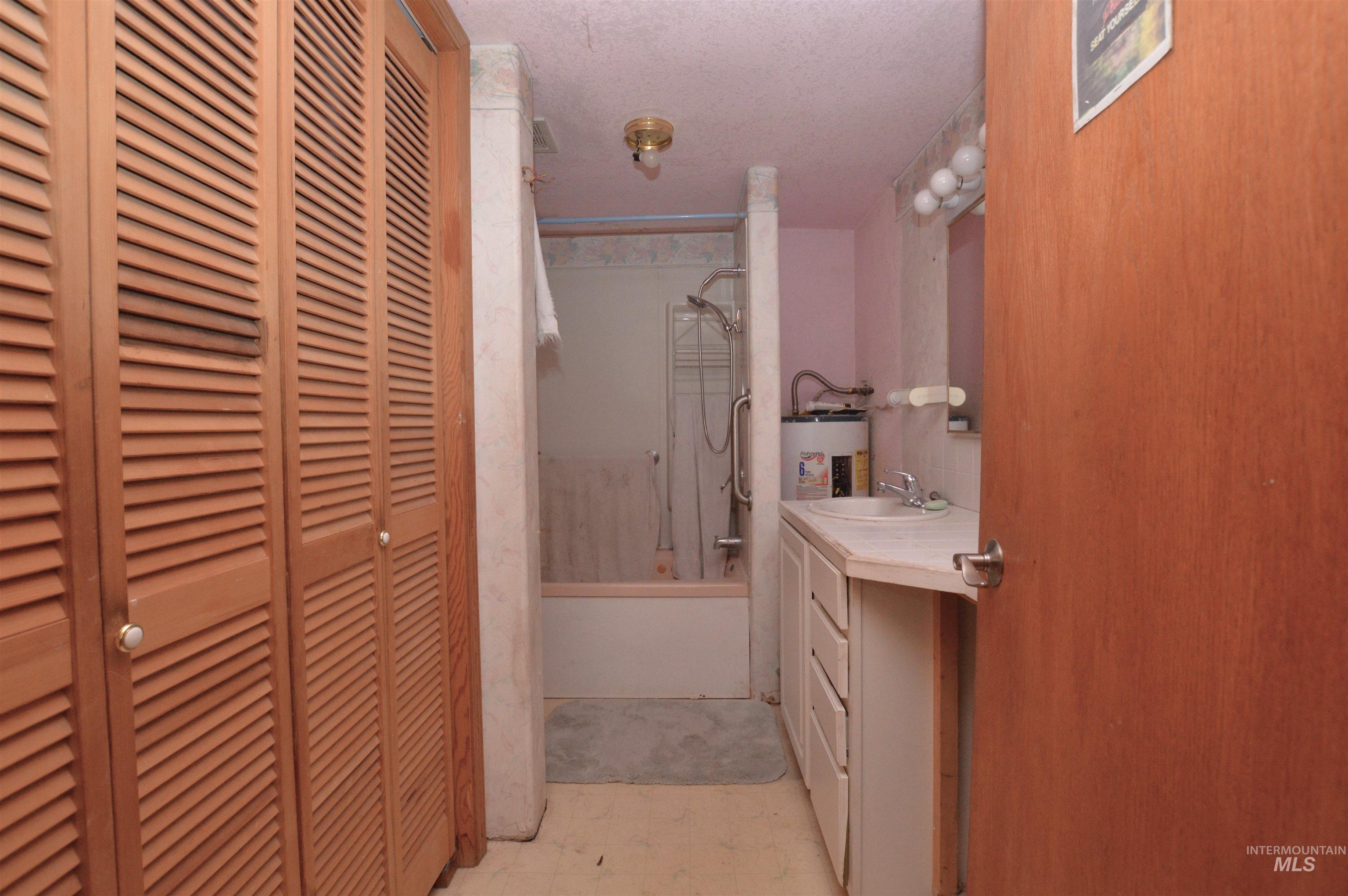 510 E Main St., Craigmont, Idaho 83523, 2 Bedrooms, 2 Bathrooms, Residential For Sale, Price $325,000,MLS 98973703