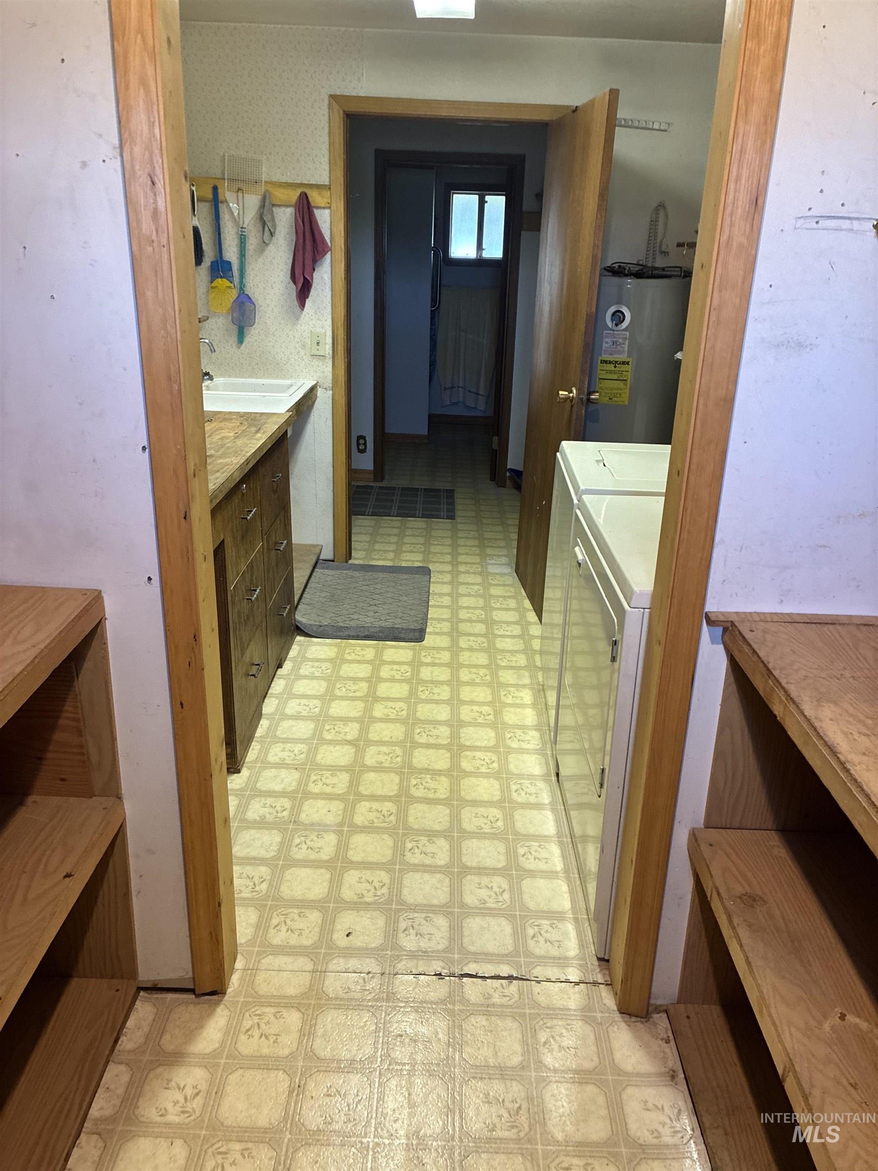 510 E Main St., Craigmont, Idaho 83523, 2 Bedrooms, 2 Bathrooms, Residential For Sale, Price $274,000,MLS 98973703