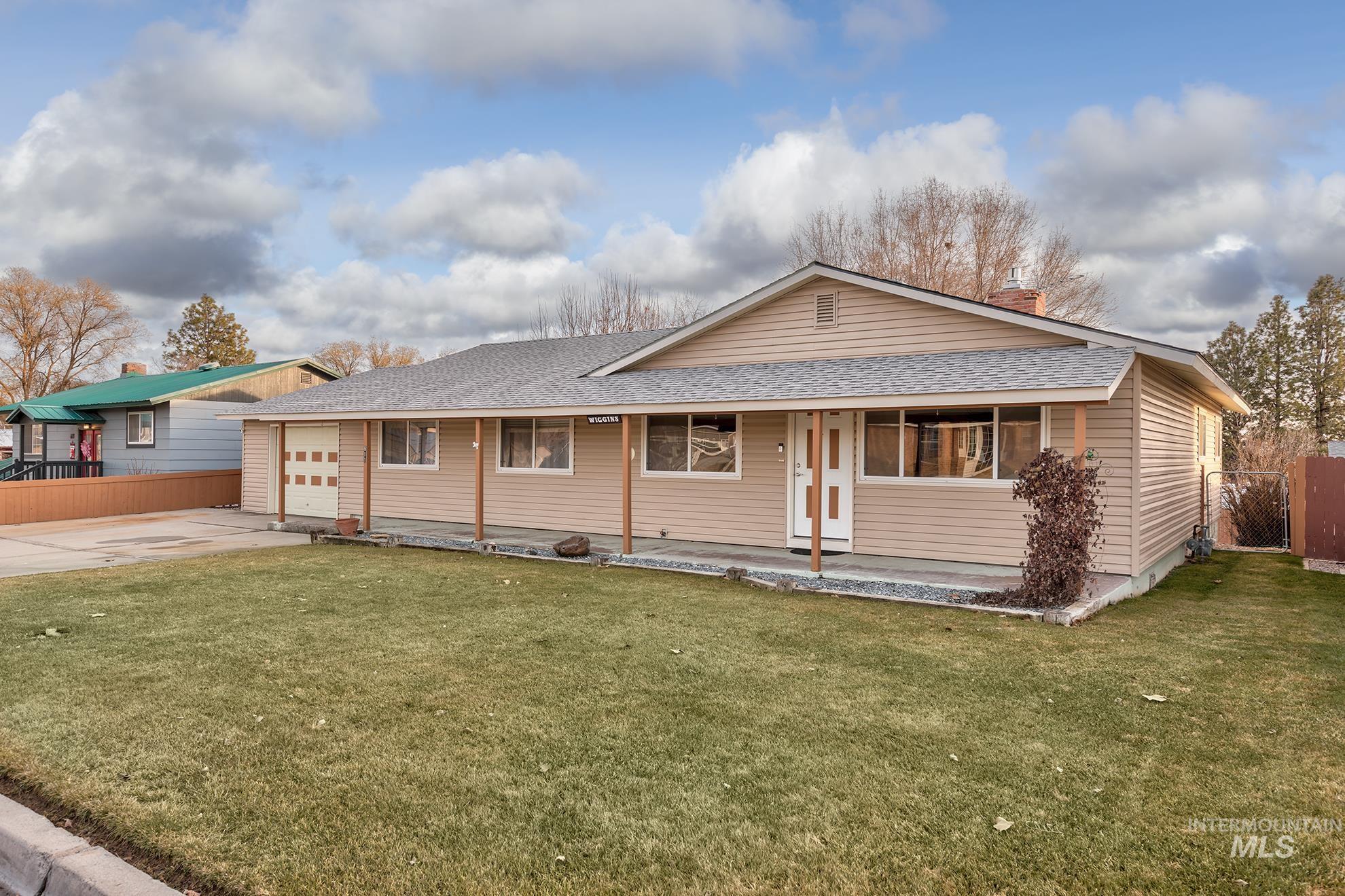 611 W Indianhead Road, Weiser, Idaho 83672, 4 Bedrooms, 2 Bathrooms, Residential For Sale, Price $369,000,MLS 98973704