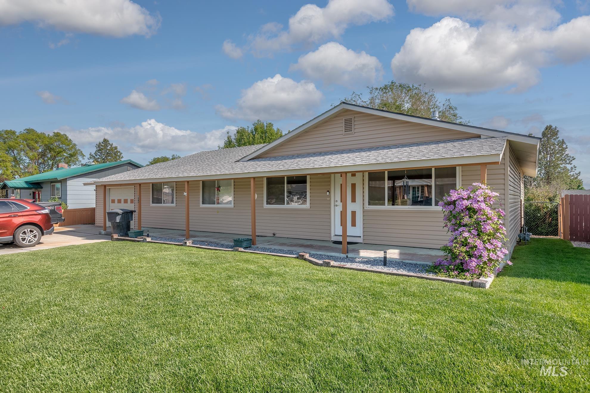 611 W Indianhead Road, Weiser, Idaho 83672, 4 Bedrooms, 2 Bathrooms, Residential For Sale, Price $369,000,MLS 98973704