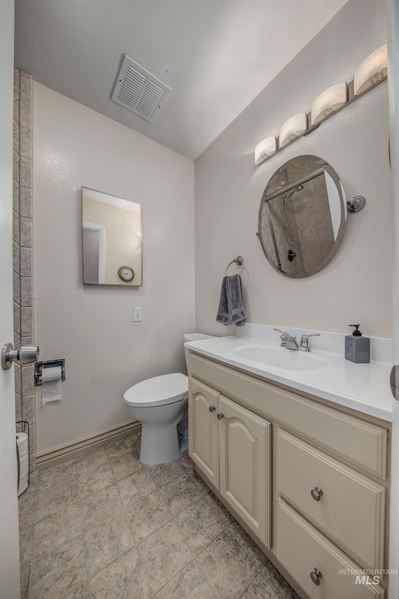 611 W Indianhead Road, Weiser, Idaho 83672, 4 Bedrooms, 2 Bathrooms, Residential For Sale, Price $369,000,MLS 98973704