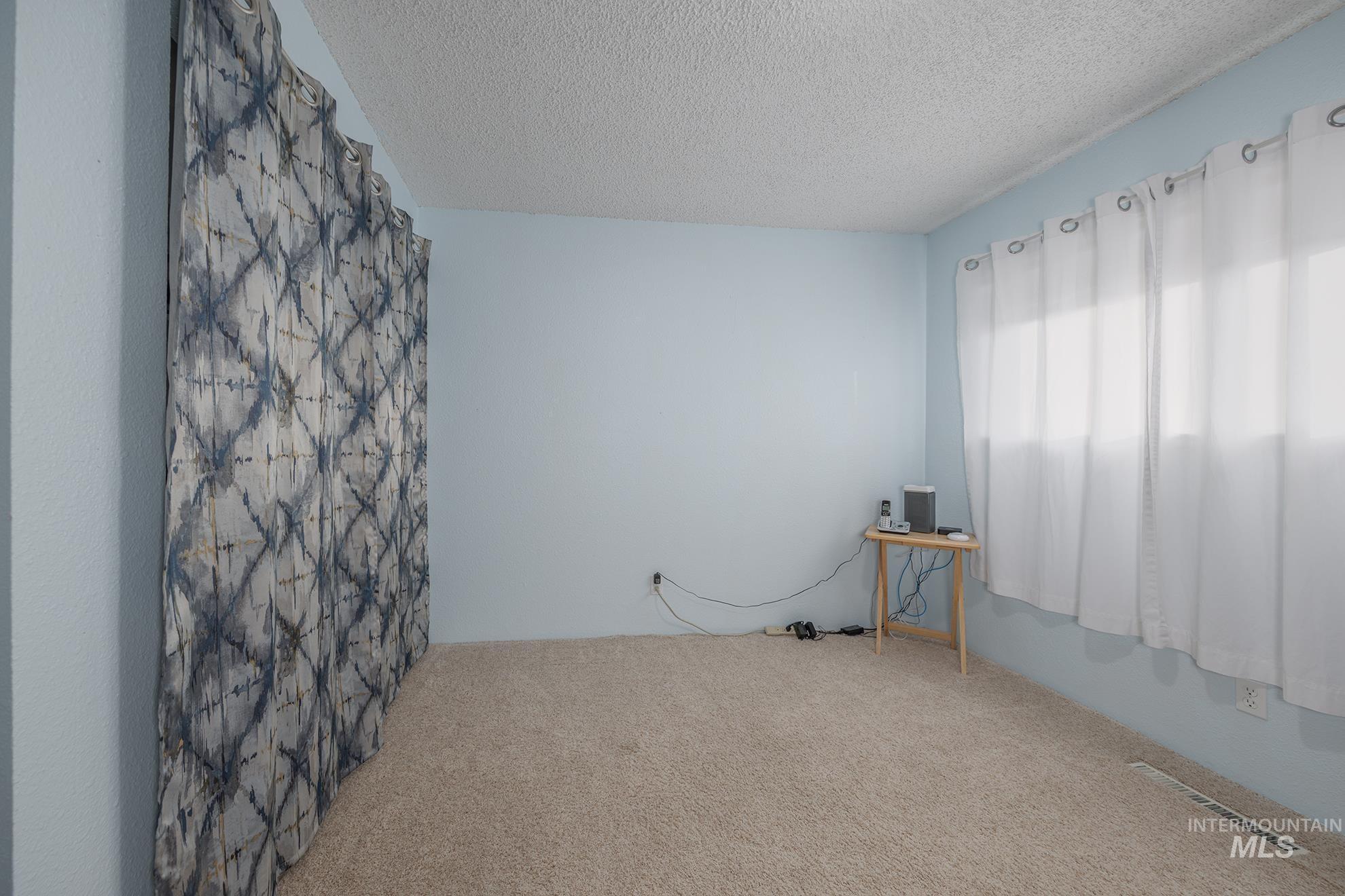 611 W Indianhead Road, Weiser, Idaho 83672, 4 Bedrooms, 2 Bathrooms, Residential For Sale, Price $369,000,MLS 98973704