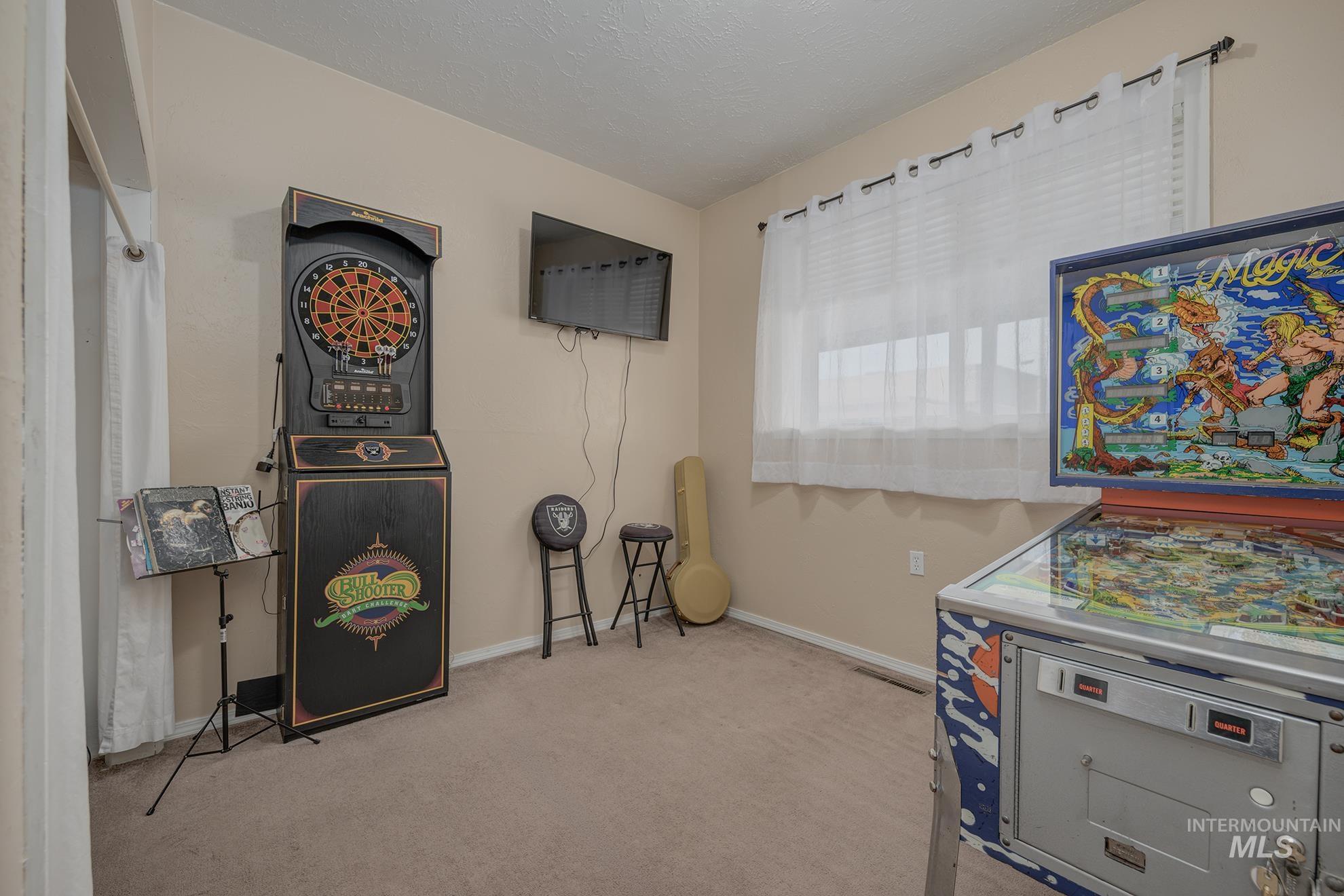 611 W Indianhead Road, Weiser, Idaho 83672, 4 Bedrooms, 2 Bathrooms, Residential For Sale, Price $369,000,MLS 98973704