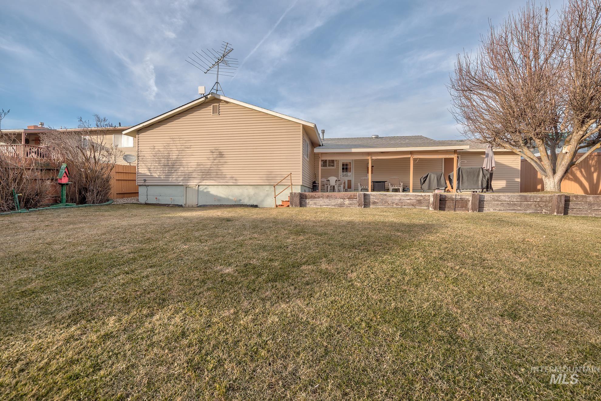 611 W Indianhead Road, Weiser, Idaho 83672, 4 Bedrooms, 2 Bathrooms, Residential For Sale, Price $369,000,MLS 98973704