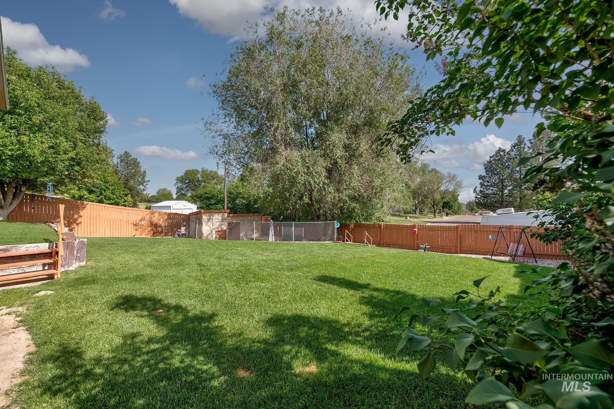 611 W Indianhead Road, Weiser, Idaho 83672, 4 Bedrooms, 2 Bathrooms, Residential For Sale, Price $369,000,MLS 98973704