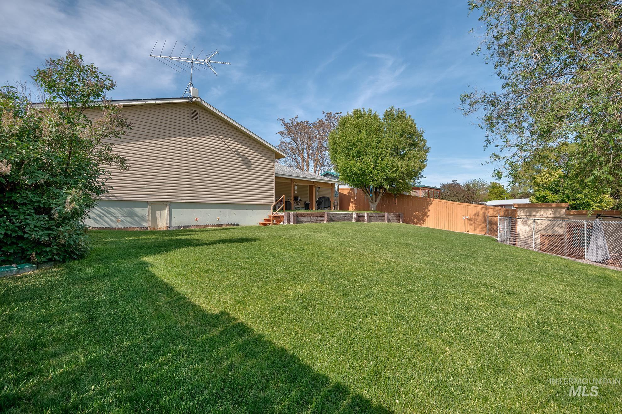 611 W Indianhead Road, Weiser, Idaho 83672, 4 Bedrooms, 2 Bathrooms, Residential For Sale, Price $369,000,MLS 98973704