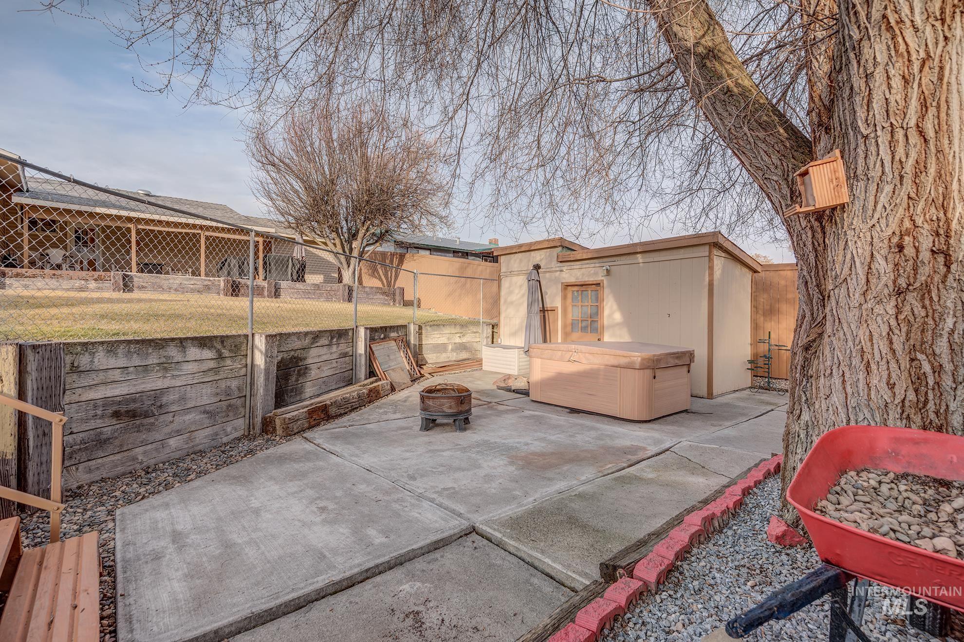 611 W Indianhead Road, Weiser, Idaho 83672, 4 Bedrooms, 2 Bathrooms, Residential For Sale, Price $369,000,MLS 98973704