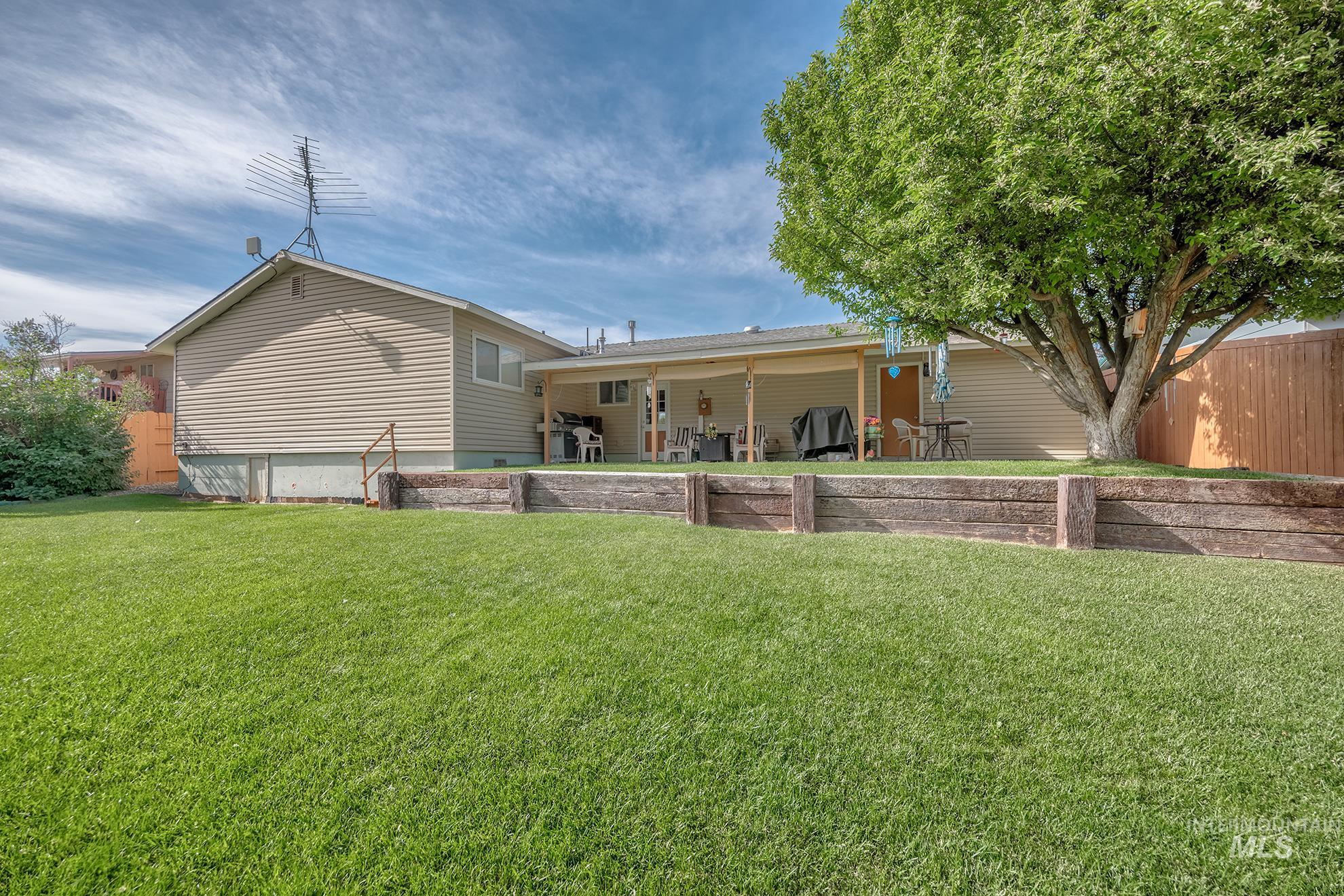 611 W Indianhead Road, Weiser, Idaho 83672, 4 Bedrooms, 2 Bathrooms, Residential For Sale, Price $369,000,MLS 98973704