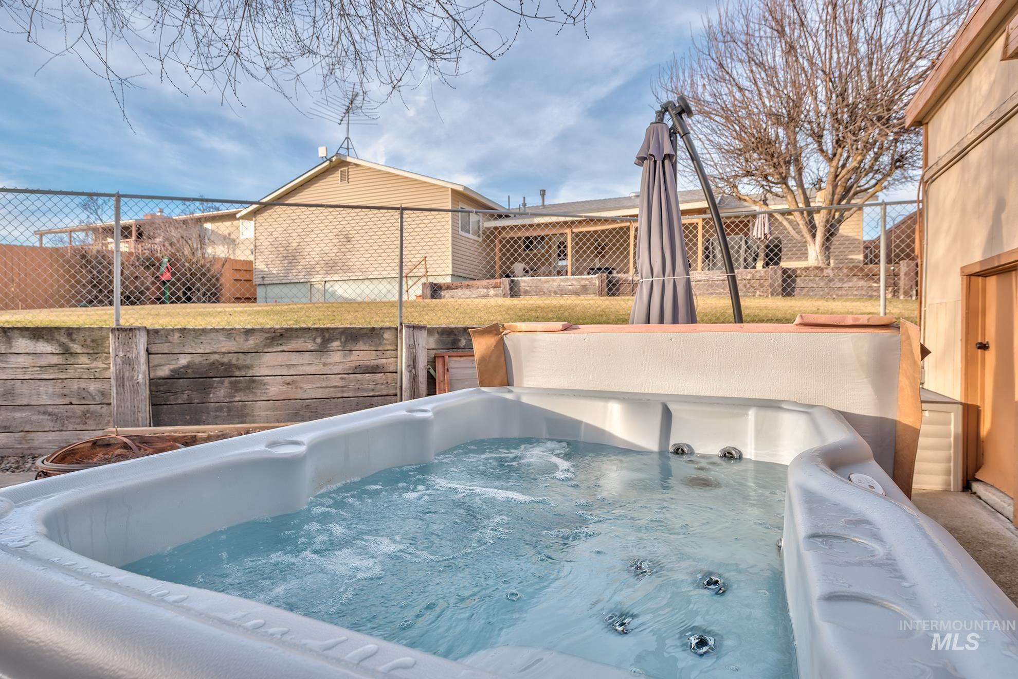 611 W Indianhead Road, Weiser, Idaho 83672, 4 Bedrooms, 2 Bathrooms, Residential For Sale, Price $369,000,MLS 98973704