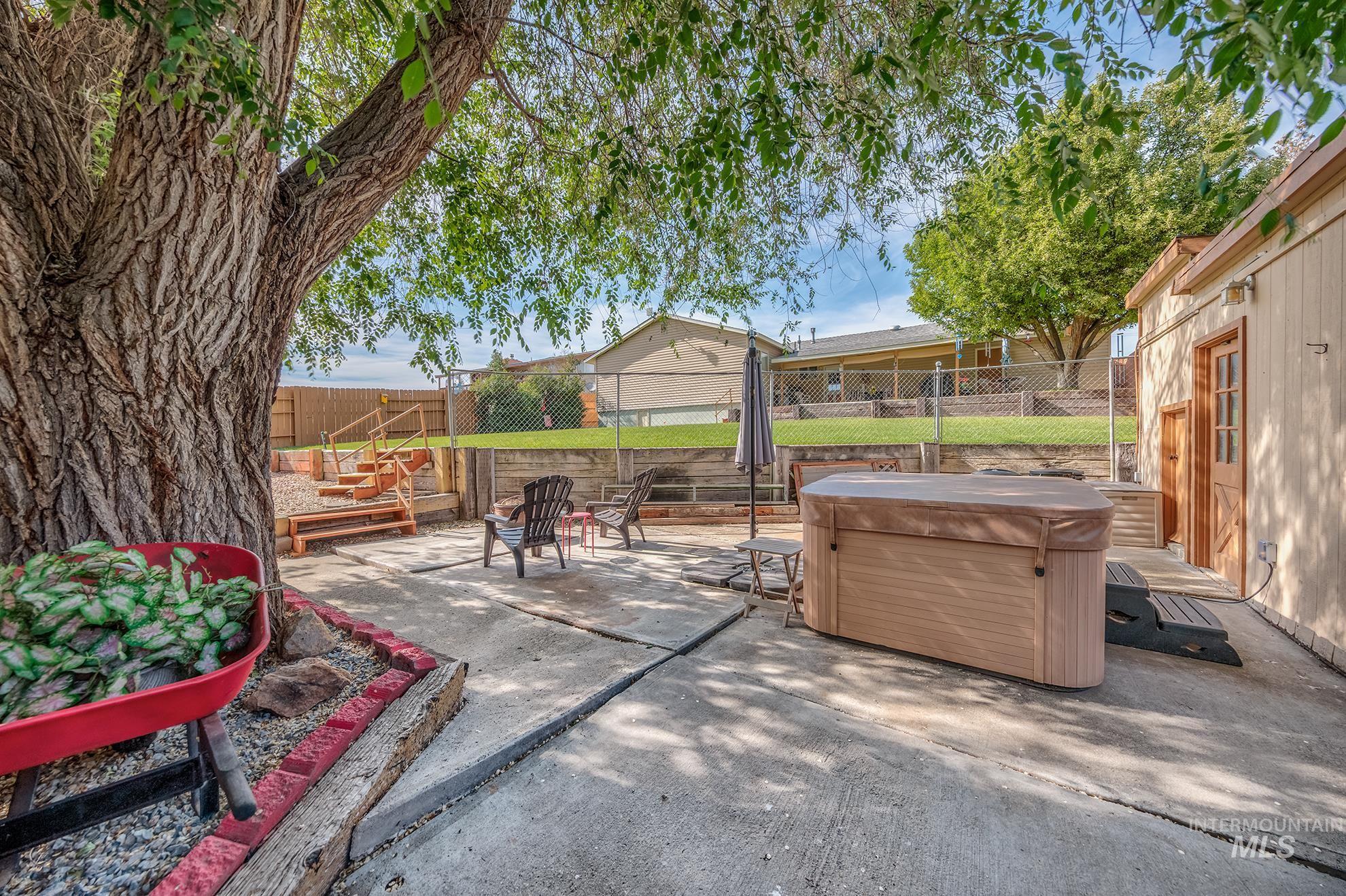 611 W Indianhead Road, Weiser, Idaho 83672, 4 Bedrooms, 2 Bathrooms, Residential For Sale, Price $369,000,MLS 98973704