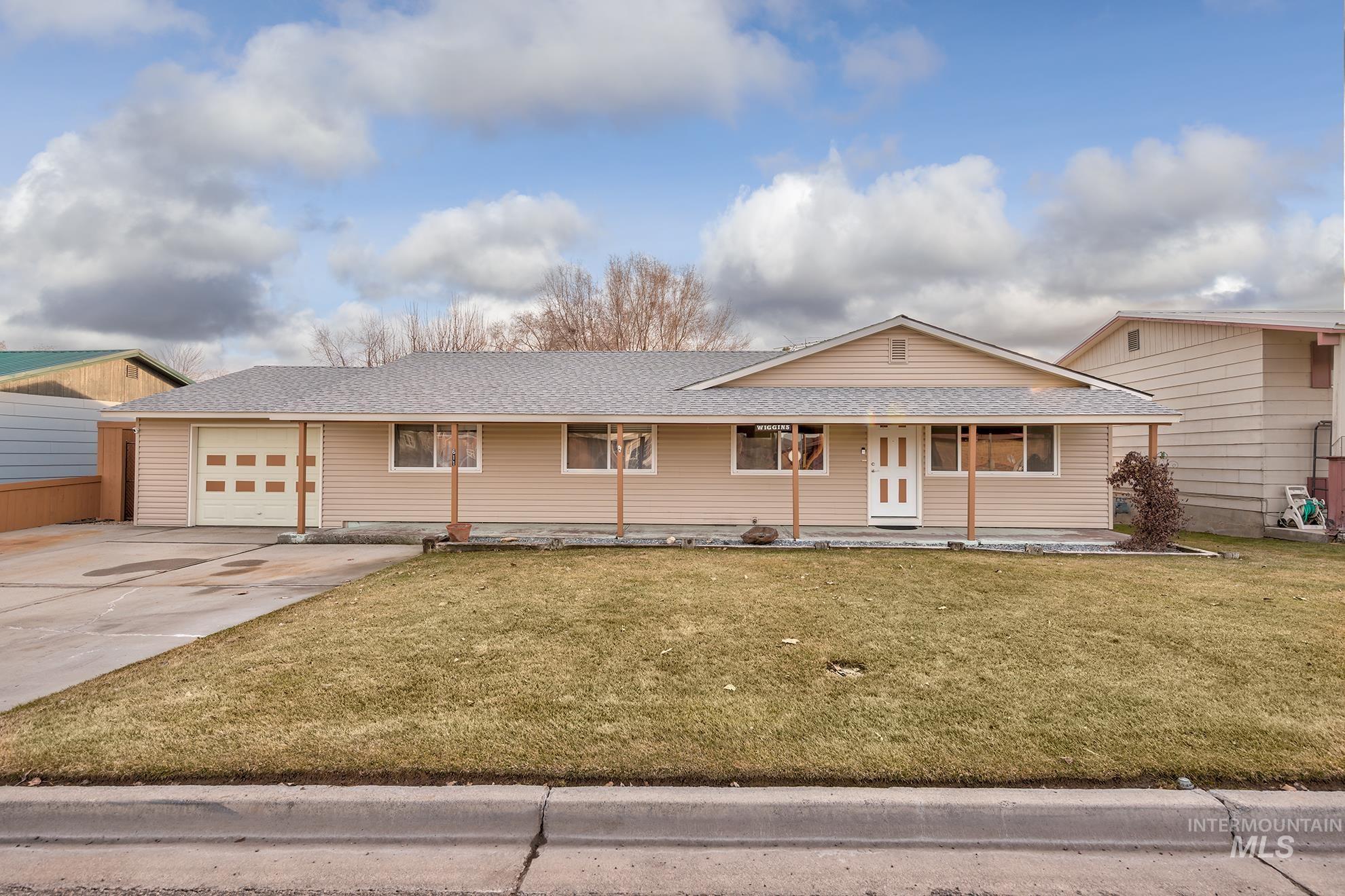 611 W Indianhead Road, Weiser, Idaho 83672, 4 Bedrooms, 2 Bathrooms, Residential For Sale, Price $369,000,MLS 98973704