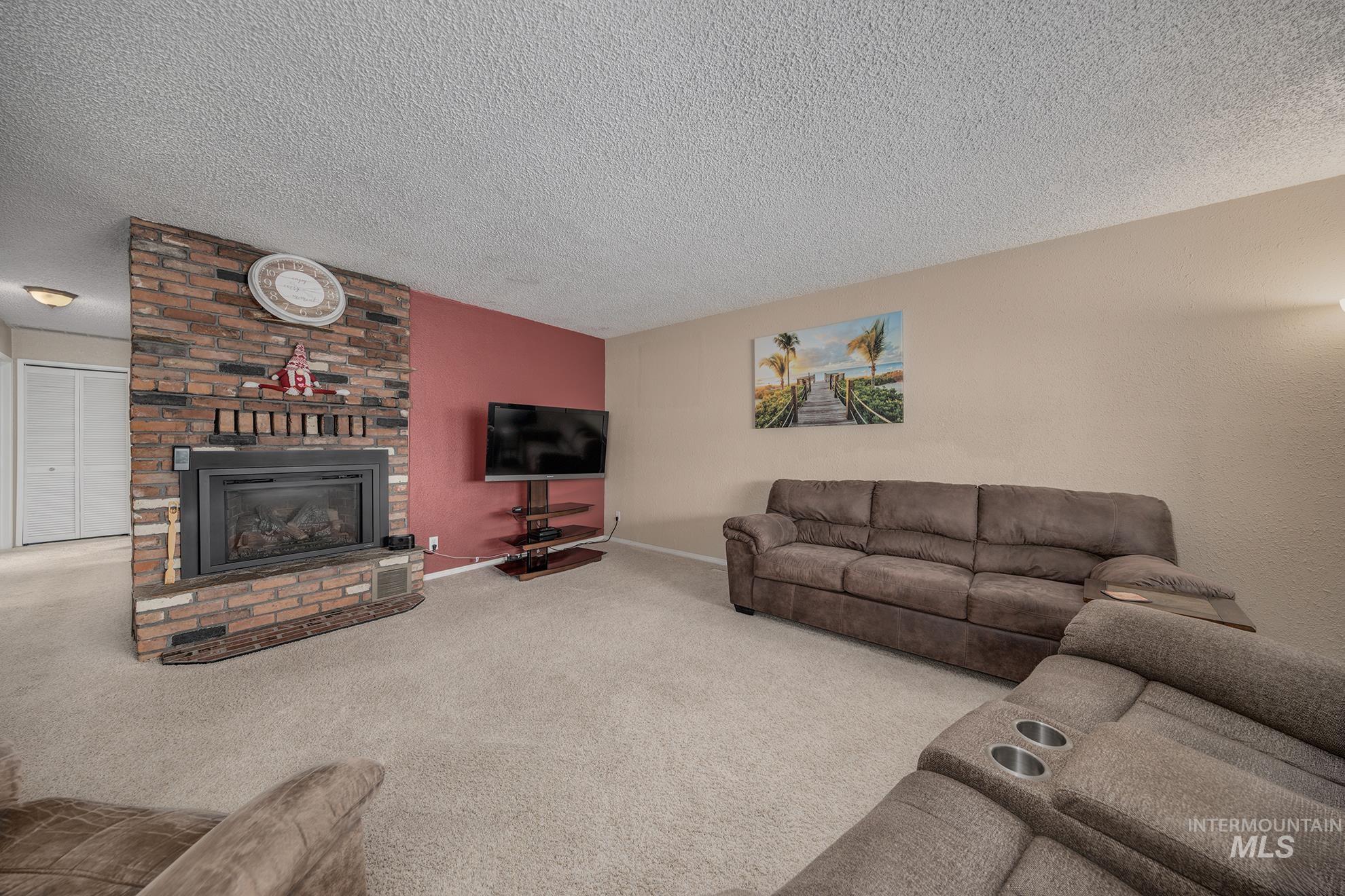 611 W Indianhead Road, Weiser, Idaho 83672, 4 Bedrooms, 2 Bathrooms, Residential For Sale, Price $369,000,MLS 98973704
