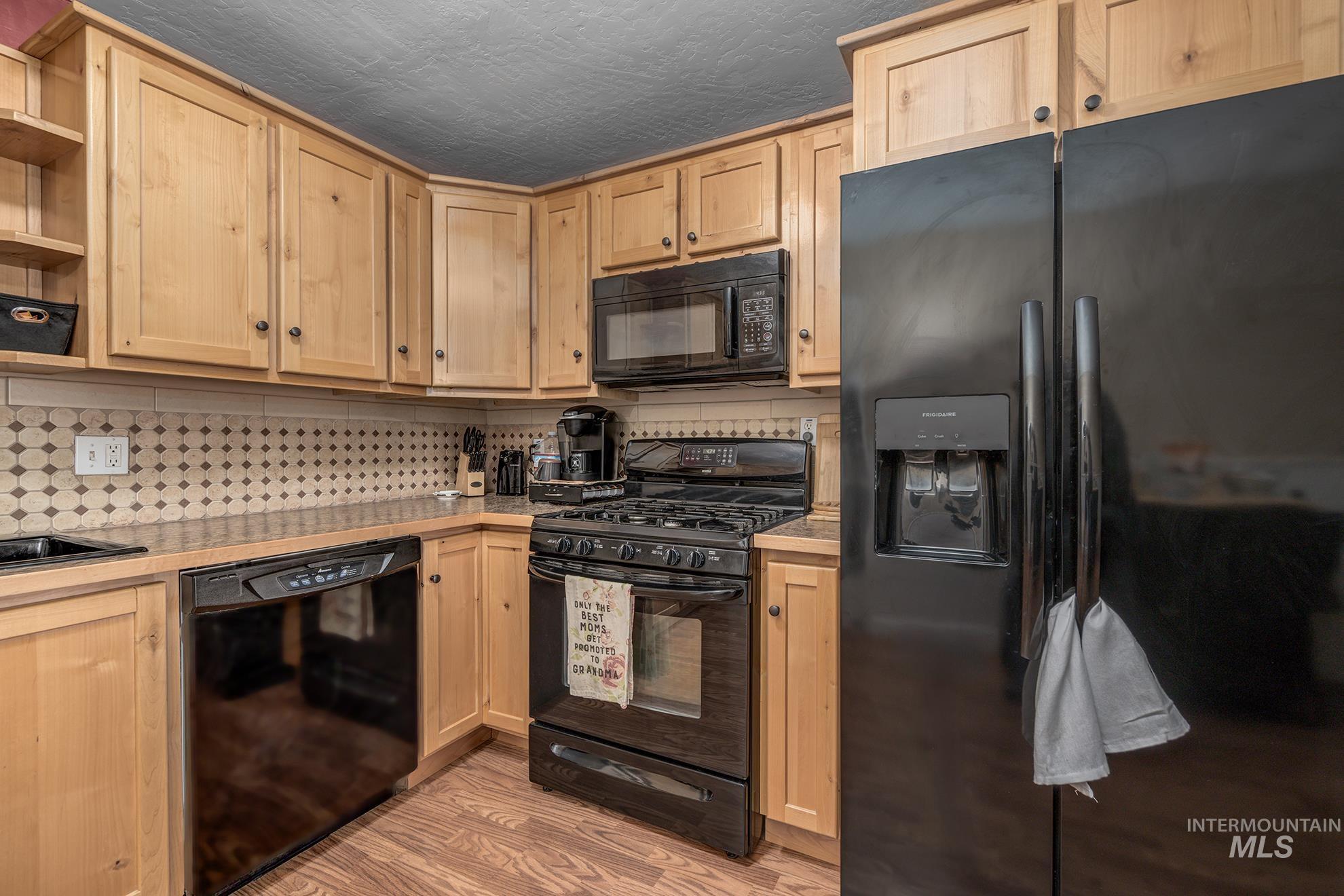 611 W Indianhead Road, Weiser, Idaho 83672, 4 Bedrooms, 2 Bathrooms, Residential For Sale, Price $369,000,MLS 98973704