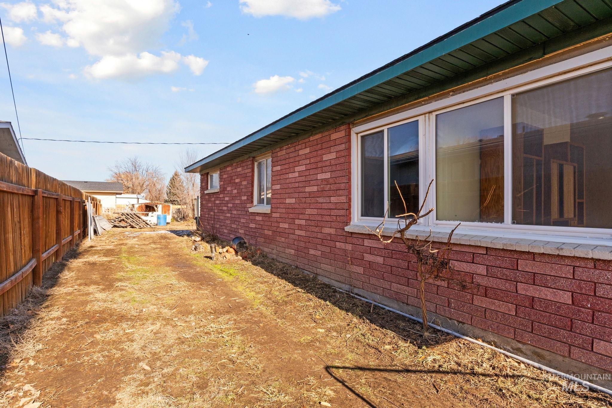 544 W Falls Ave, Twin Falls, Idaho 83301, 4 Bedrooms, 2 Bathrooms, Residential For Sale, Price $20,000,MLS 98973708