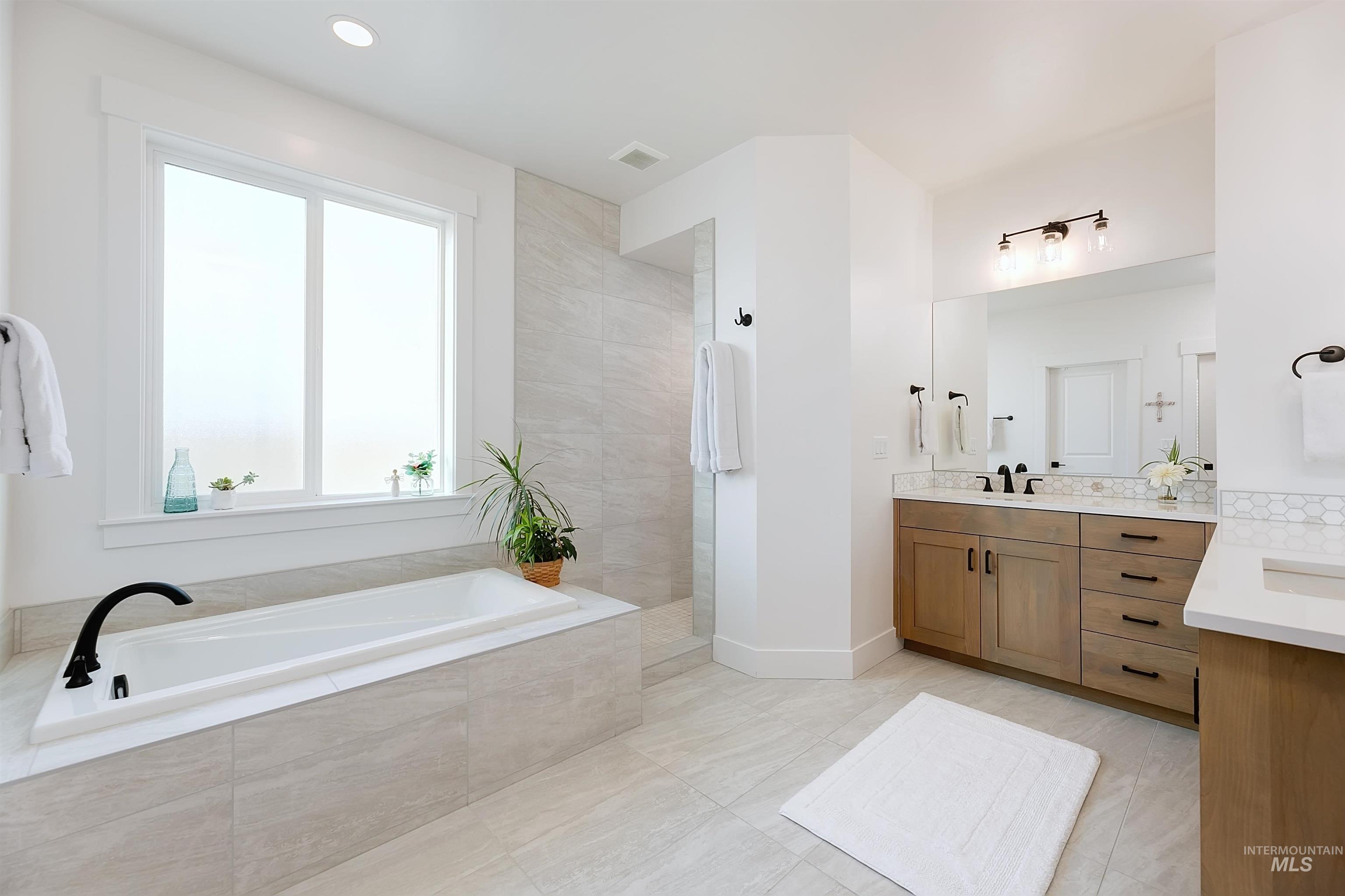 4201 E Grayson Dr., Meridian, Idaho 83642, 5 Bedrooms, 3 Bathrooms, Residential For Sale, Price $775,000,MLS 98973712