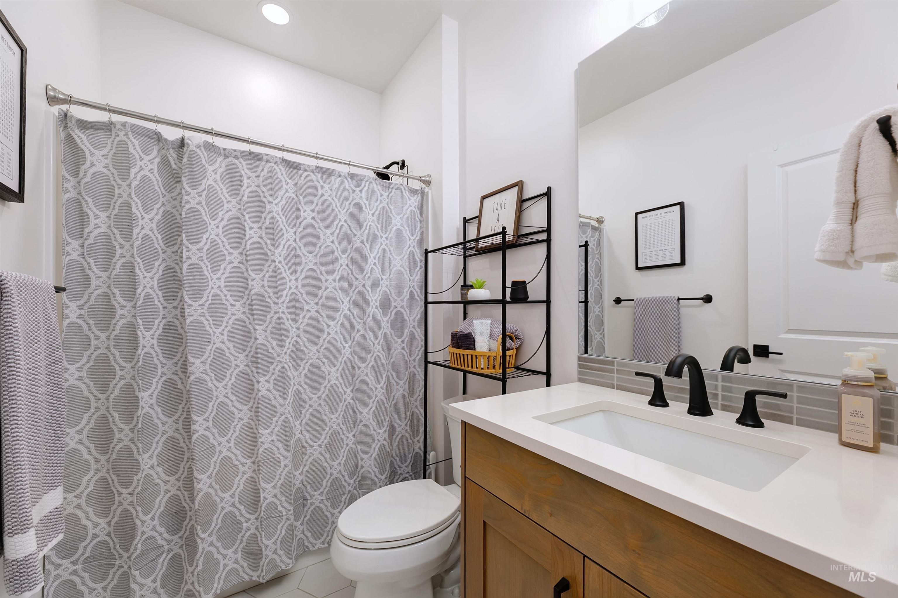 4201 E Grayson Dr., Meridian, Idaho 83642, 5 Bedrooms, 3 Bathrooms, Residential For Sale, Price $775,000,MLS 98973712