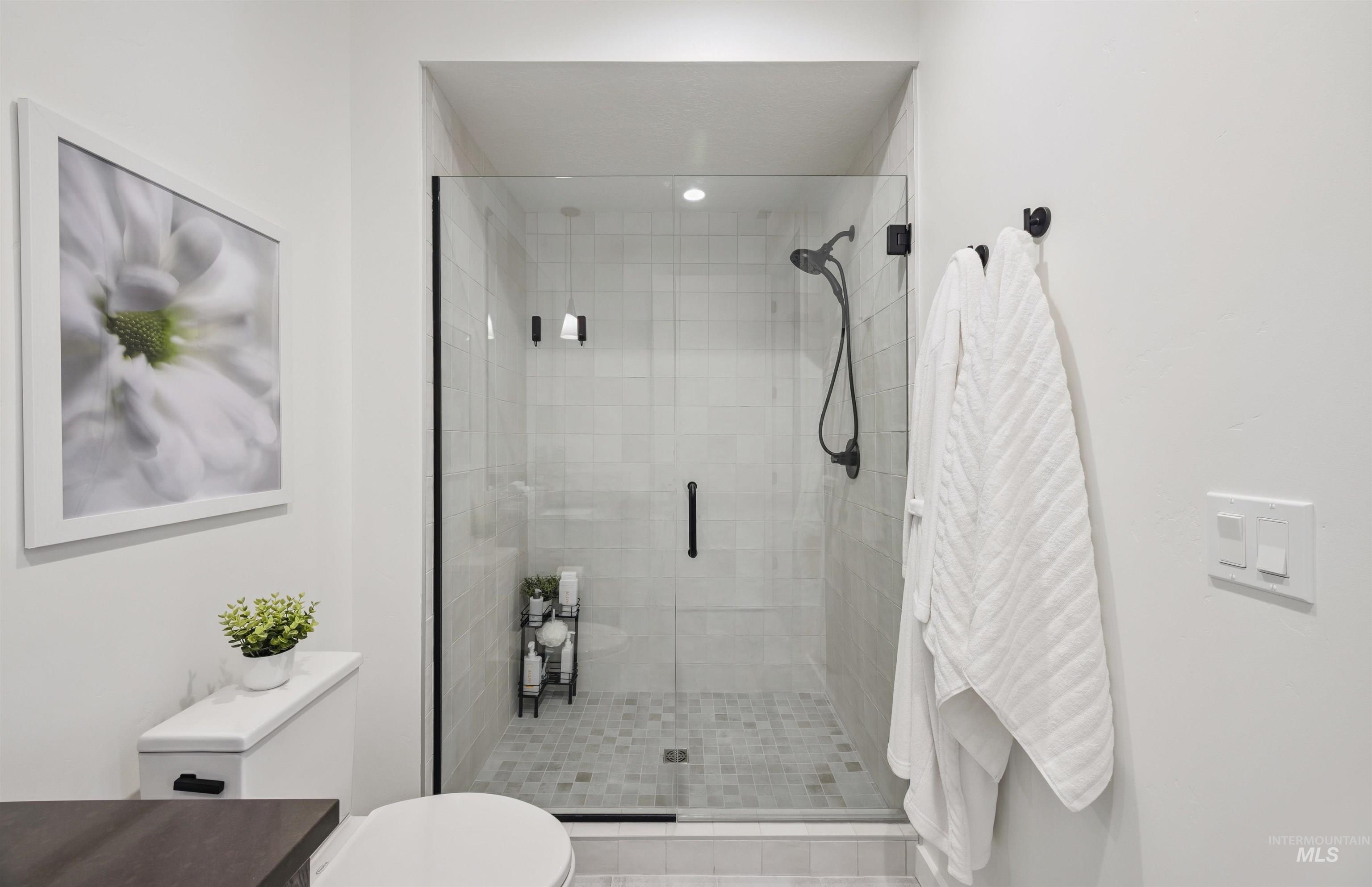 3850 E Haystack St., Boise, Idaho 83716-5885, 2 Bedrooms, 2 Bathrooms, Residential For Sale, Price $429,900, 98973713