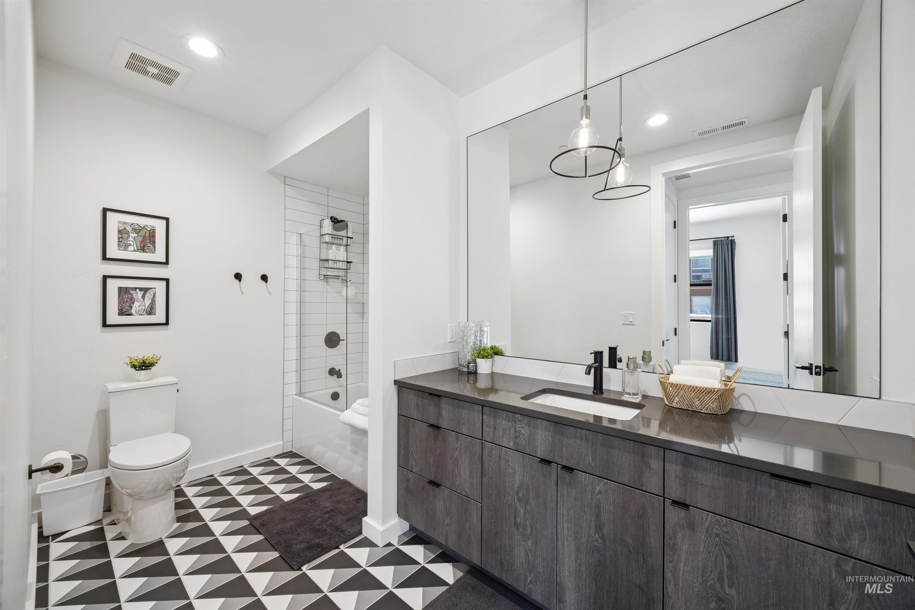 3850 E Haystack St., Boise, Idaho 83716-5885, 2 Bedrooms, 2 Bathrooms, Residential For Sale, Price $429,900, 98973713