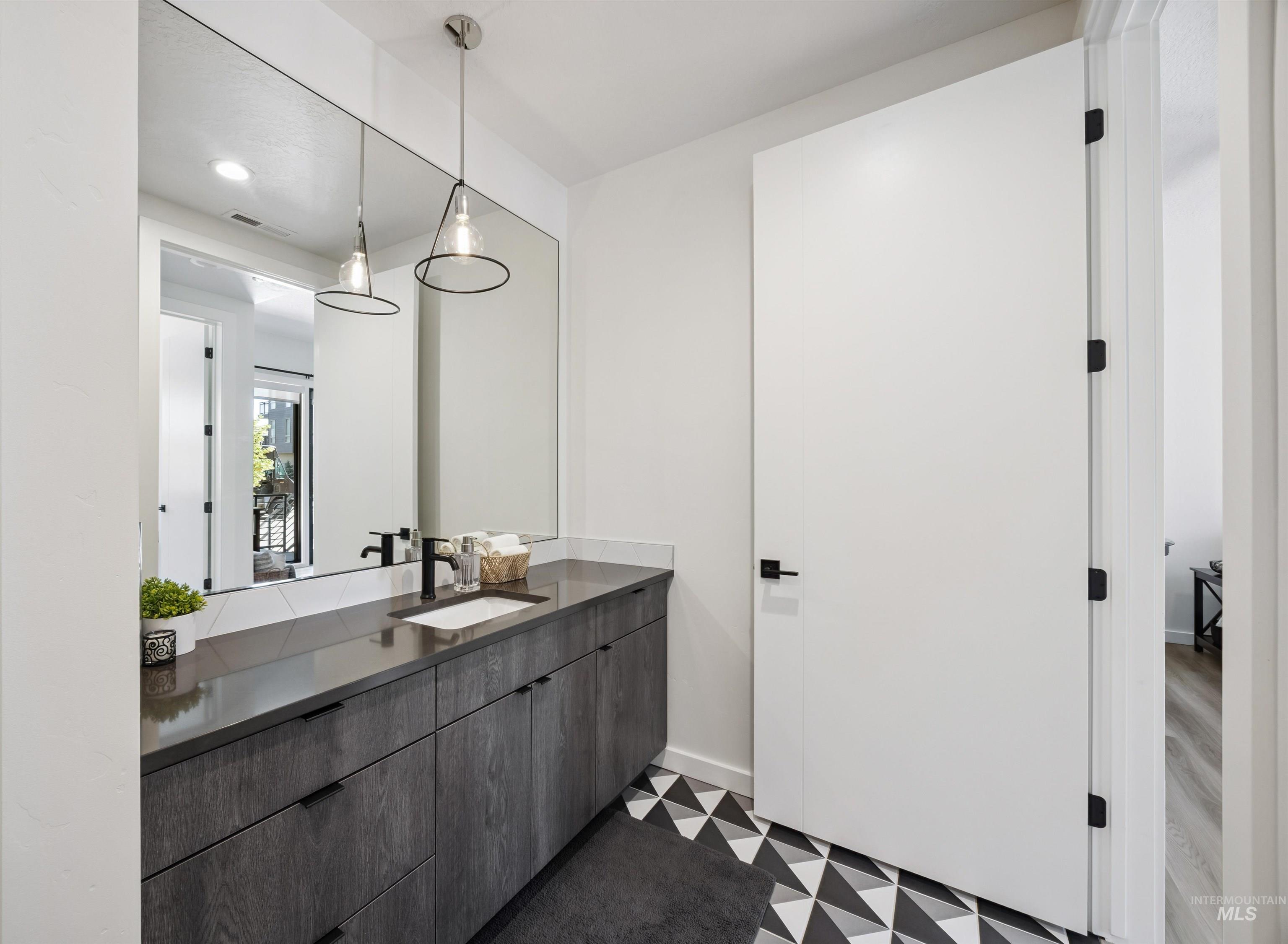 3850 E Haystack St., Boise, Idaho 83716-5885, 2 Bedrooms, 2 Bathrooms, Residential For Sale, Price $429,900, 98973713