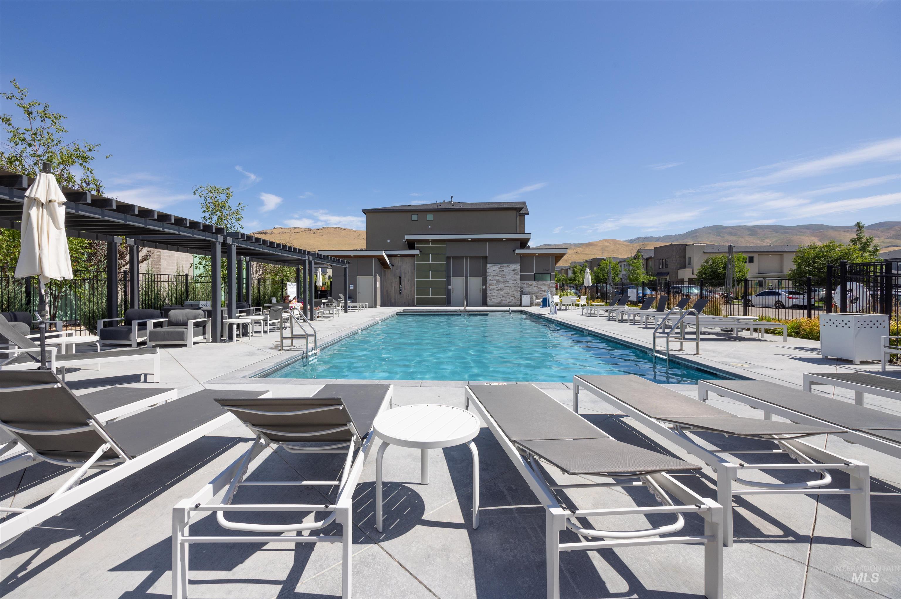 3850 E Haystack St., Boise, Idaho 83716-5885, 2 Bedrooms, 2 Bathrooms, Residential For Sale, Price $429,900, 98973713