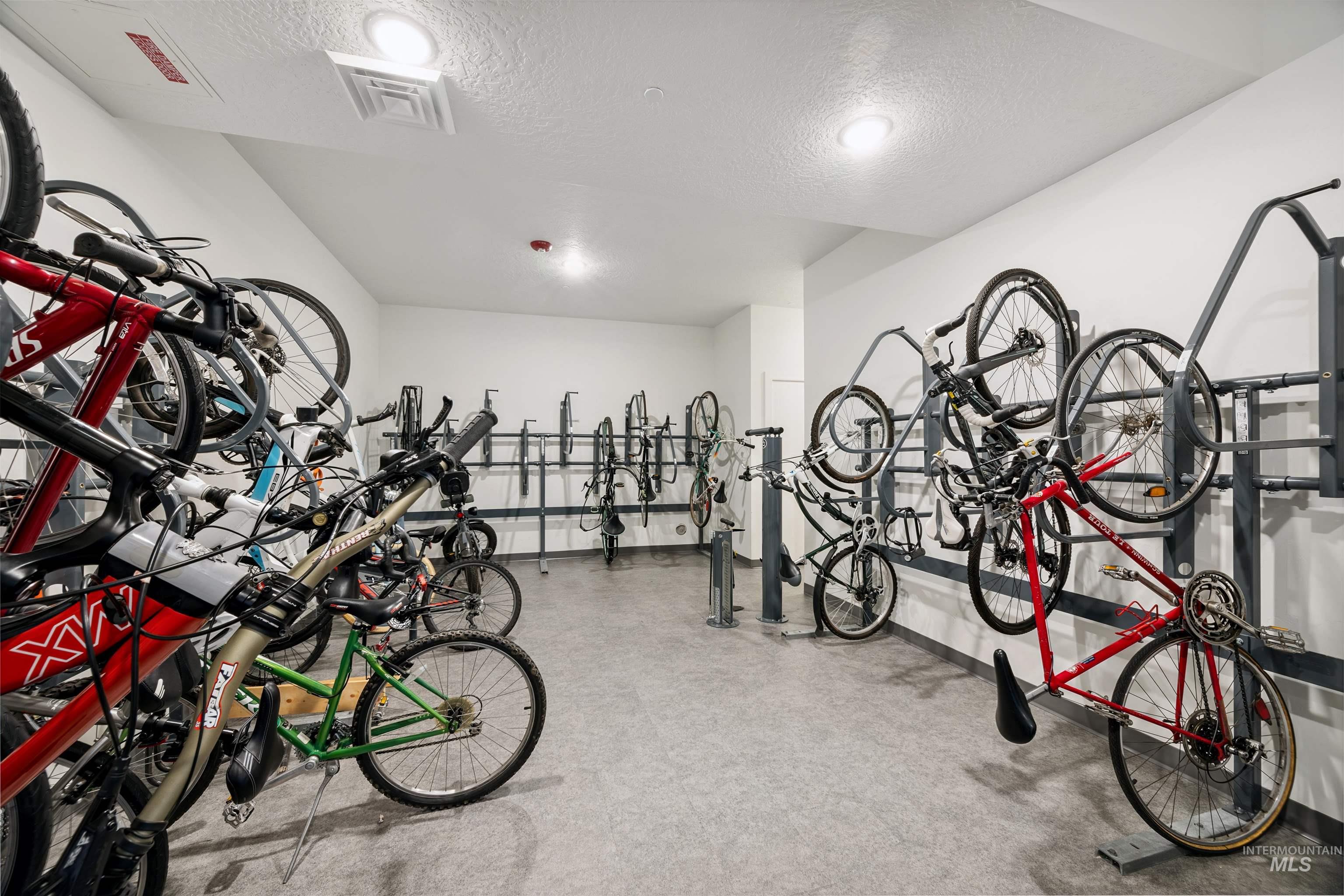 3850 E Haystack St., Boise, Idaho 83716-5885, 2 Bedrooms, 2 Bathrooms, Residential For Sale, Price $429,900, 98973713