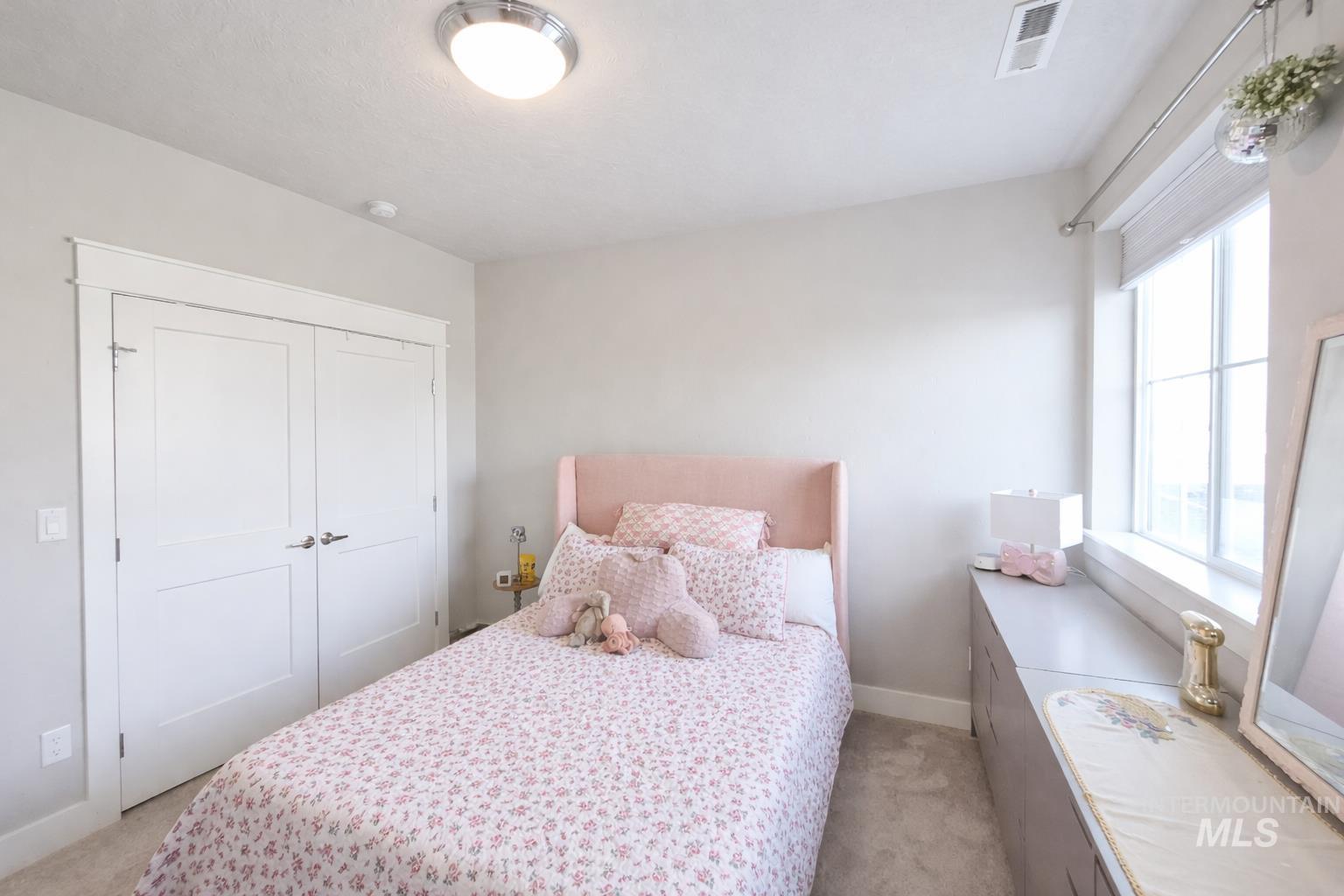 11513 W Soaring Hawk st., Star, Idaho 83669, 5 Bedrooms, 3.5 Bathrooms, Residential For Sale, Price $749,000,MLS 98973716